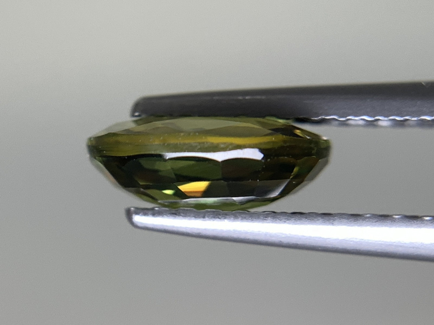 グリーンサファイア 1.228ct 宝石ソーティング付き 7.4㎜×5.4㎜×2.8㎜ 天然 ルース（ 裸石 ） 4506Y