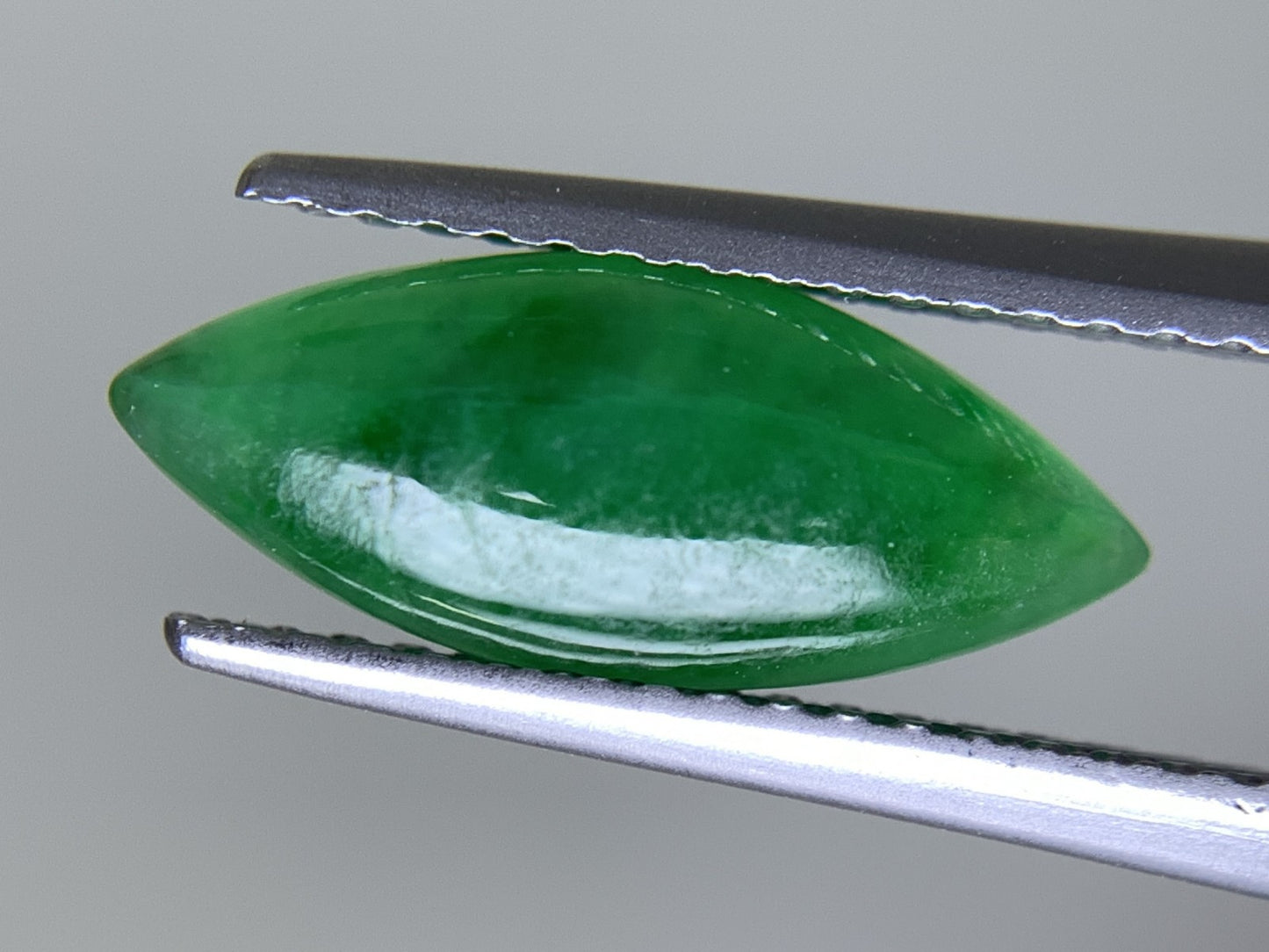 ヒスイ 翡翠  天然  1.977ct  宝石ソーティング付き  14.0㎜×5.8㎜×2.7㎜   ルース（ 裸石 ） 5282Y