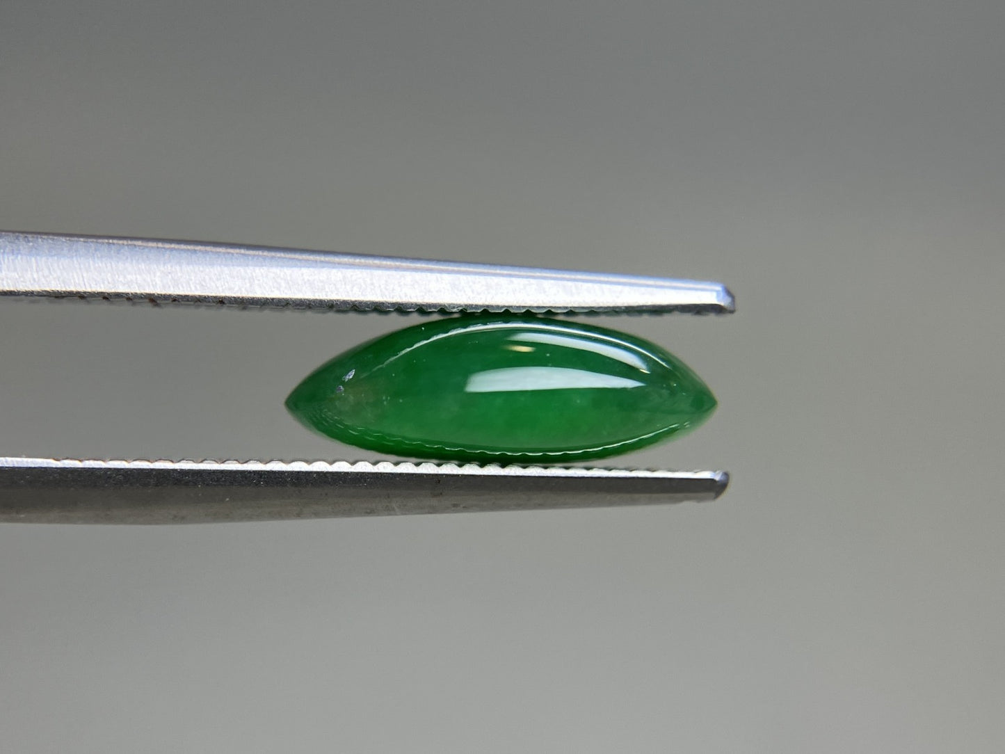 ヒスイ 翡翠 天然 3.801ct 宝石ソーティング付き 12.0㎜×8.5㎜×4.1㎜ ルース（ 裸石 ） 5642YY