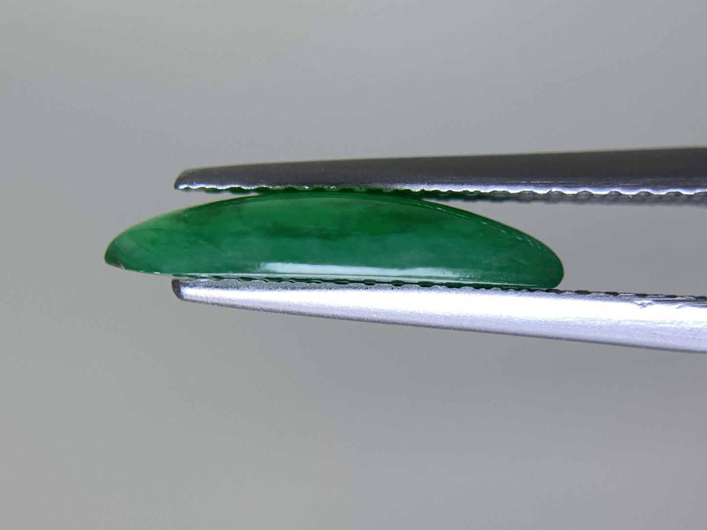 ヒスイ 翡翠  天然  1.977ct  宝石ソーティング付き  14.0㎜×5.8㎜×2.7㎜   ルース（ 裸石 ） 5282Y