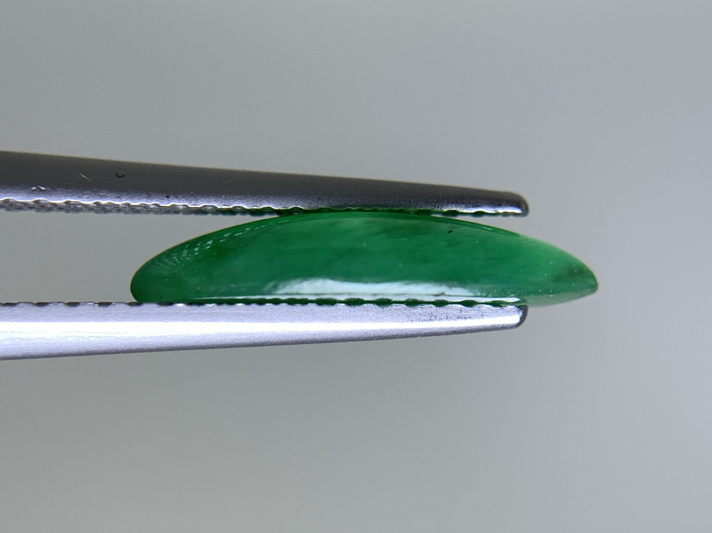 ヒスイ 翡翠  天然  1.977ct  宝石ソーティング付き  14.0㎜×5.8㎜×2.7㎜   ルース（ 裸石 ） 5282Y
