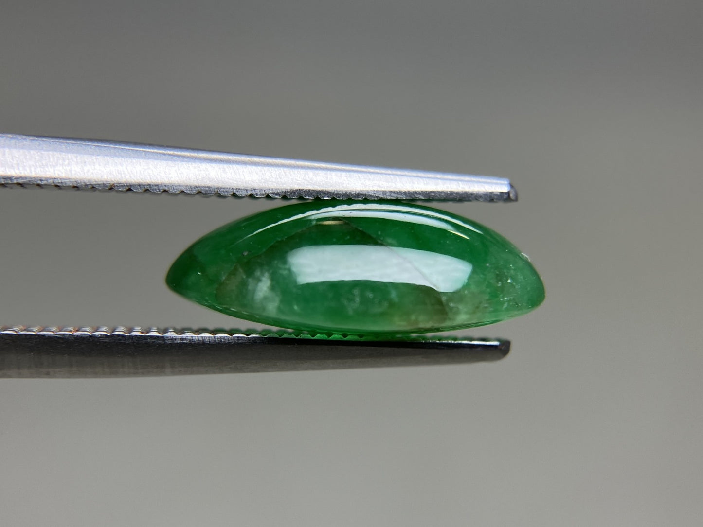 ヒスイ 翡翠 天然 5.177ct 宝石ソーティング付き 14.1㎜×8.2㎜×4.9㎜ ルース（ 裸石 ） 5659YY