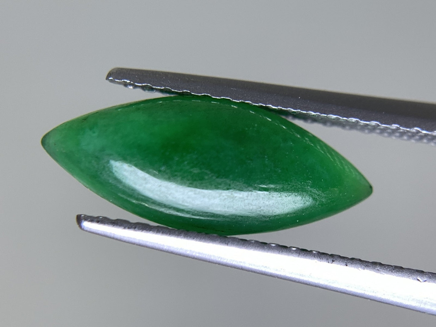 ヒスイ 翡翠  天然  1.908ct  宝石ソーティング付き  14.3㎜×6.0㎜×2.6㎜   ルース（ 裸石 ） 5283Y