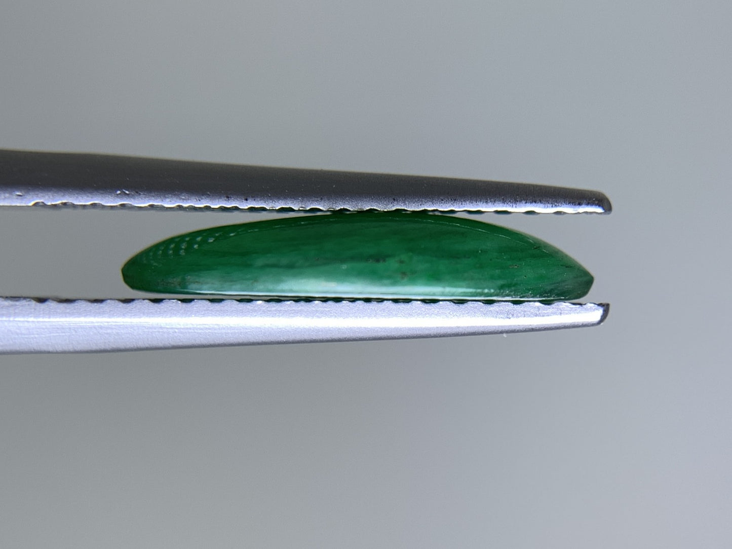 ヒスイ 翡翠  天然  1.908ct  宝石ソーティング付き  14.3㎜×6.0㎜×2.6㎜   ルース（ 裸石 ） 5283Y