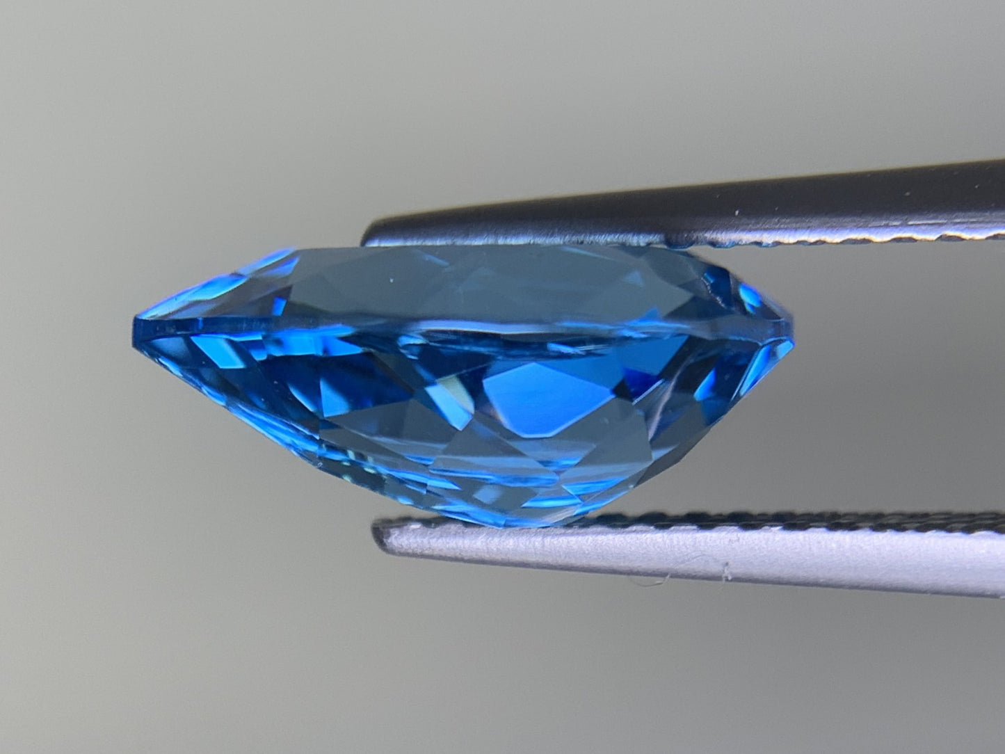 ブルートパーズ 天然 4.349ct 宝石ソーティング付き 12.8㎜×9.1㎜×5.4㎜ ルース（ 裸石 ） 4982Y