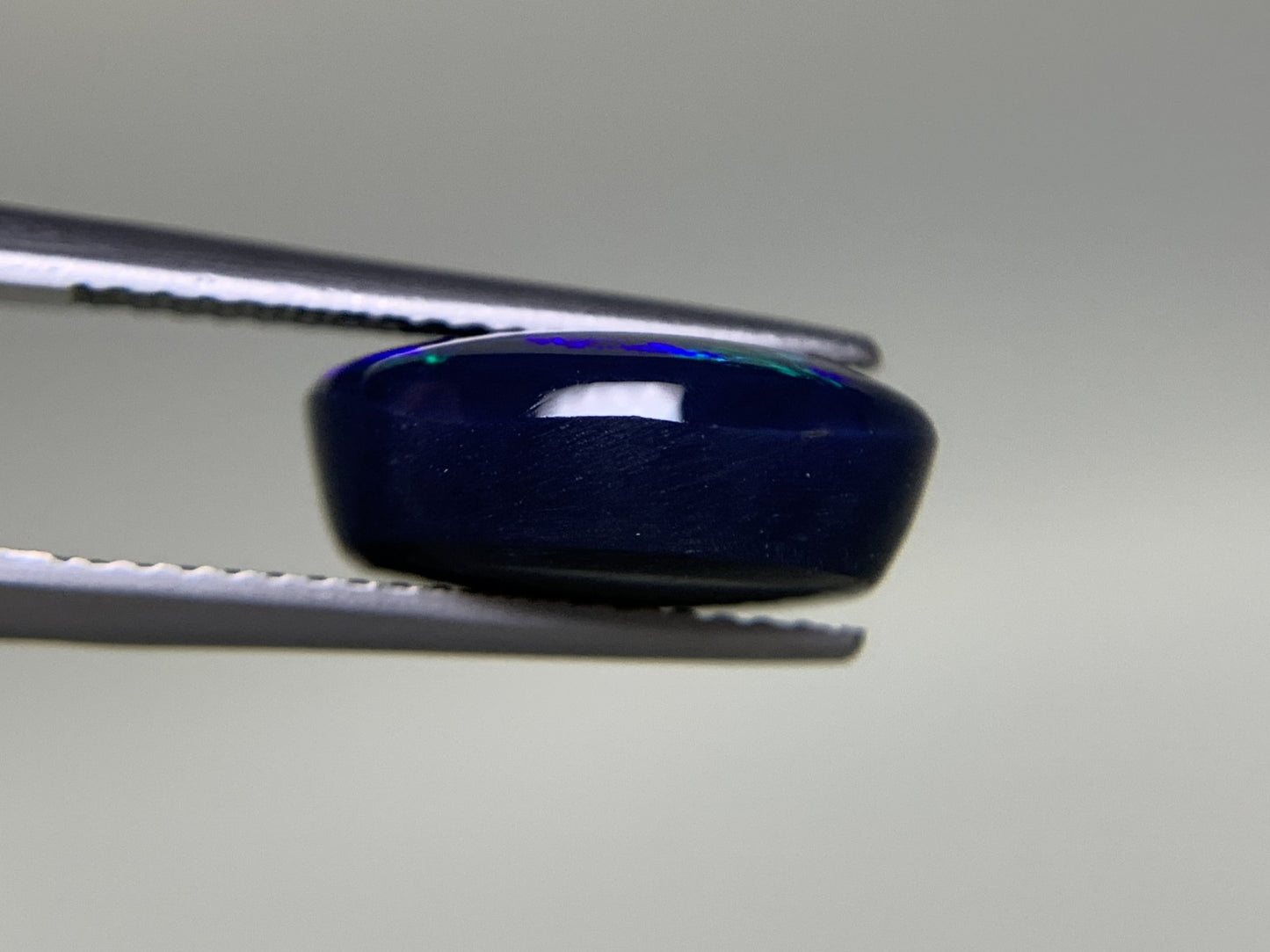 ブラックオパール  4.938ct  中央宝石ソーティング付き  13.1㎜×10.4㎜×5.5㎜  ルース（ 裸石 ） 3206Y