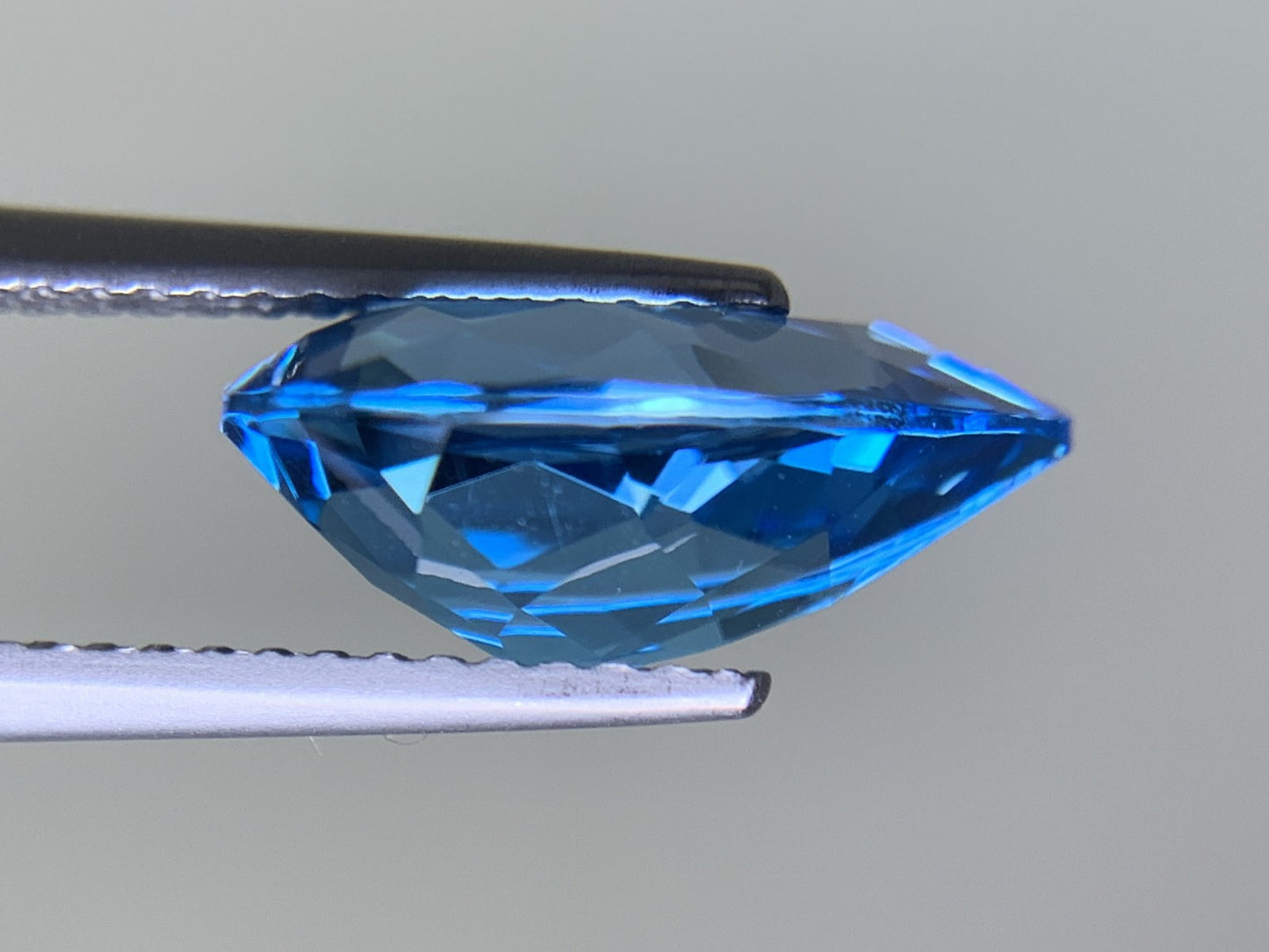 ブルートパーズ 天然 4.349ct 宝石ソーティング付き 12.8㎜×9.1㎜×5.4㎜ ルース（ 裸石 ） 4982Y