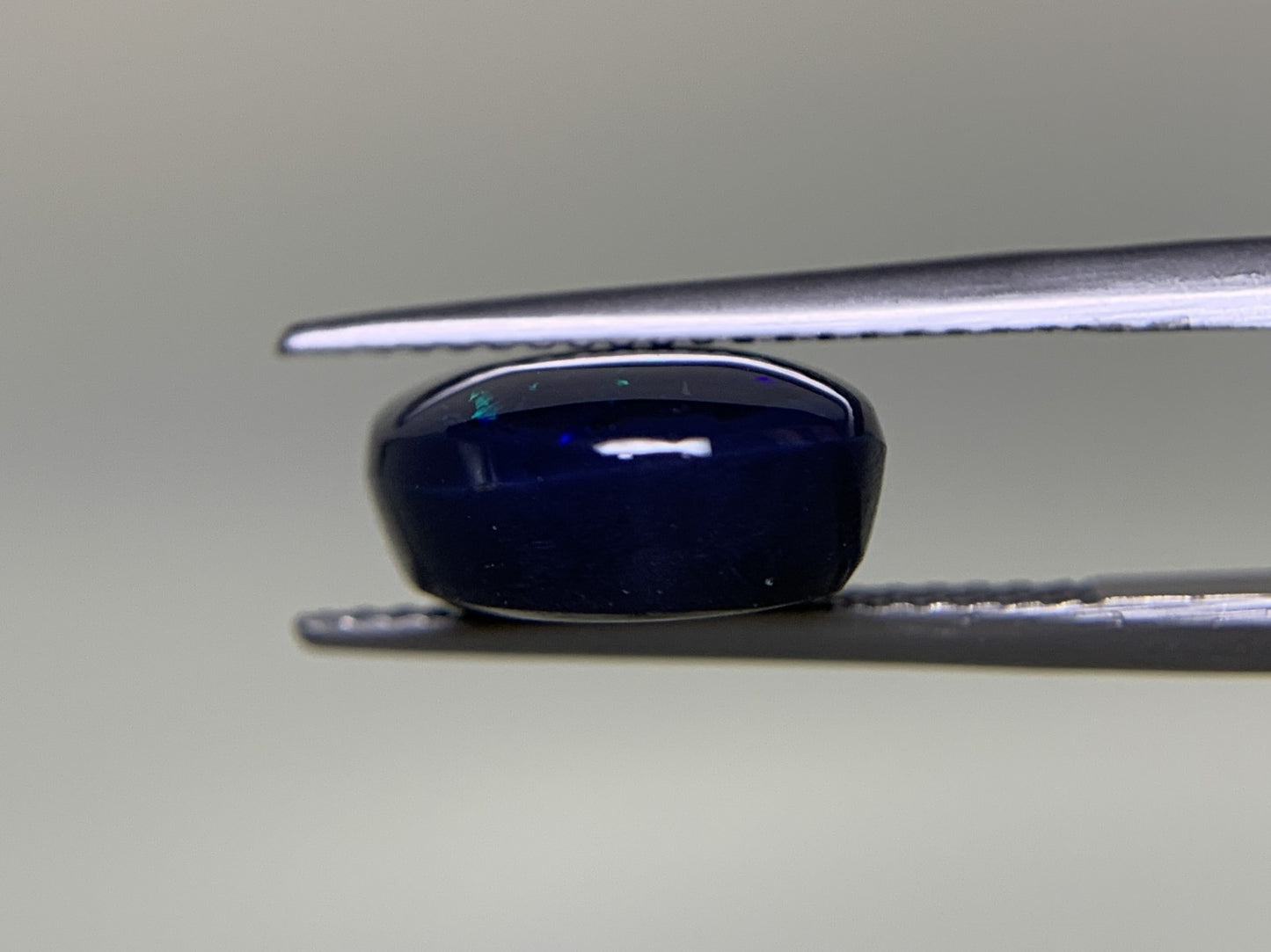 ブラックオパール  4.938ct  中央宝石ソーティング付き  13.1㎜×10.4㎜×5.5㎜  ルース（ 裸石 ） 3206Y