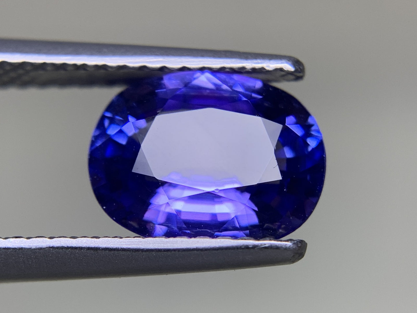 タンザナイト 2.526ct  宝石ソーティング付き  9.8㎜×7.6㎜×4.5㎜  ルース（ 裸石 ） 4125Y
