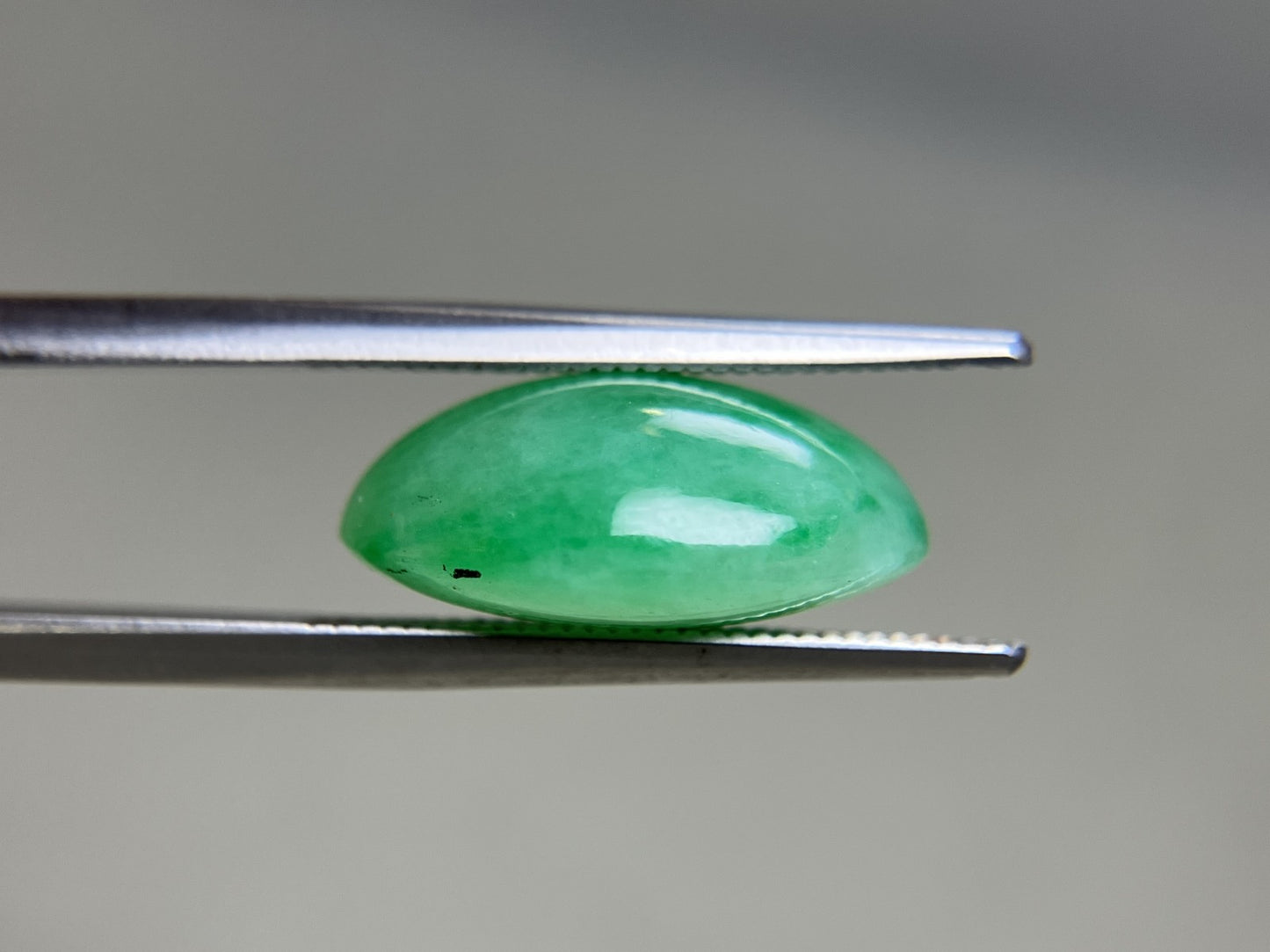 ヒスイ 翡翠 天然 10.969ct 宝石ソーティング付き 15.6㎜×12.0㎜×6.7㎜ ルース（ 裸石 ） 5741YY