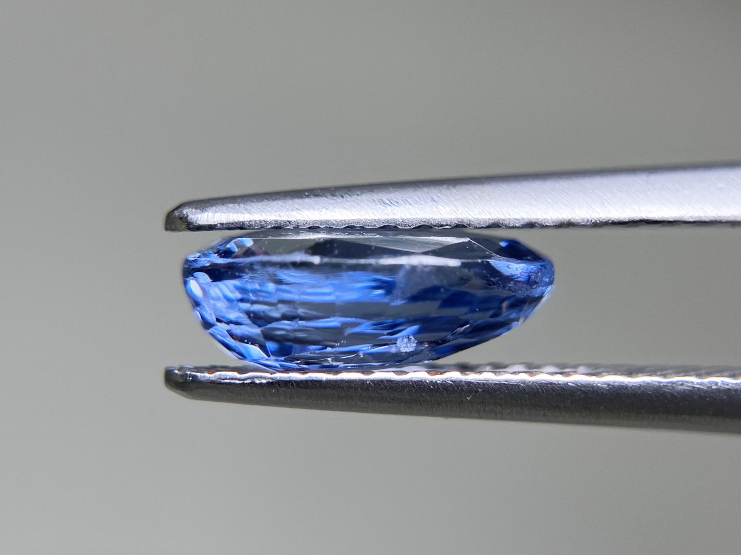 サファイア 2.45ct GIA鑑別書付き 非加熱 9.53㎜×6.87㎜×3.63㎜ ルース（ 裸石 ） 3438YY
