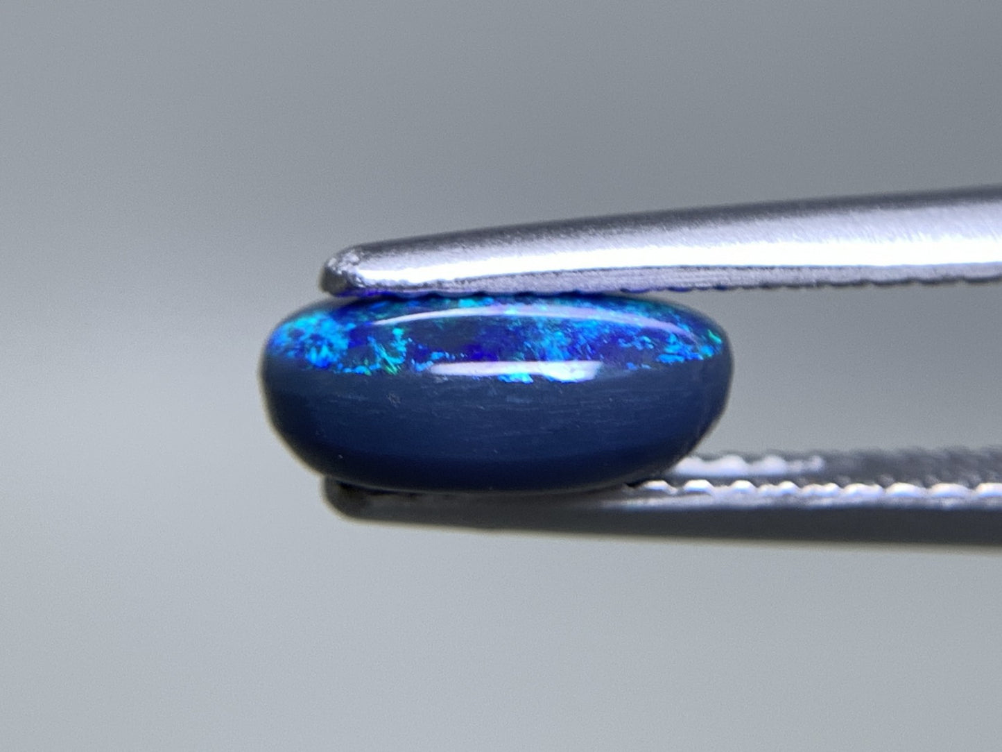 ブラックオパール 天然 1.458ct 中央宝石ソーティング付き 9.0㎜×6.8㎜×3.6㎜ ルース（ 裸石 ） 7130Y