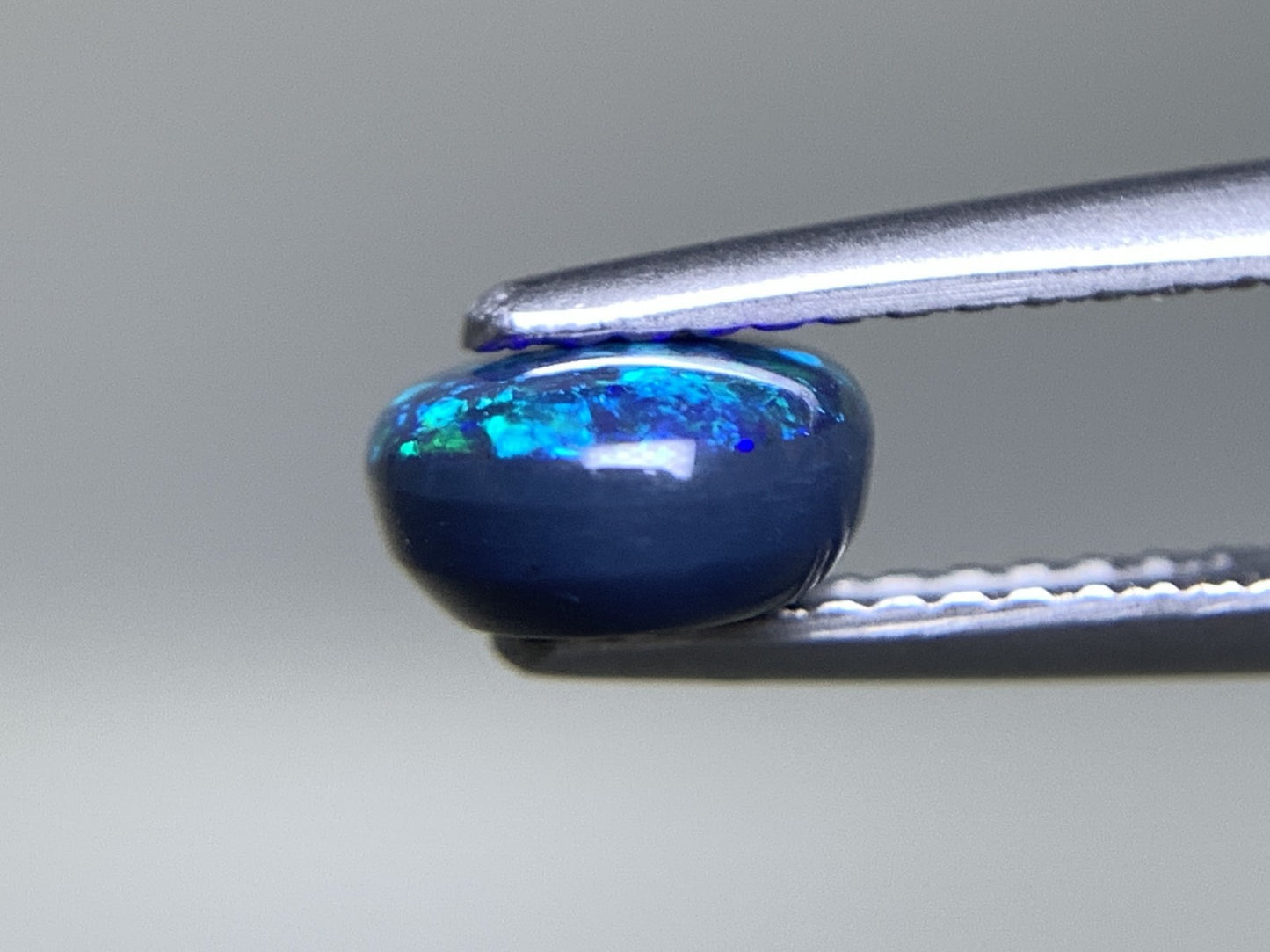 ブラックオパール 天然 1.458ct 中央宝石ソーティング付き 9.0㎜×6.8㎜×3.6㎜ ルース（ 裸石 ） 7130Y