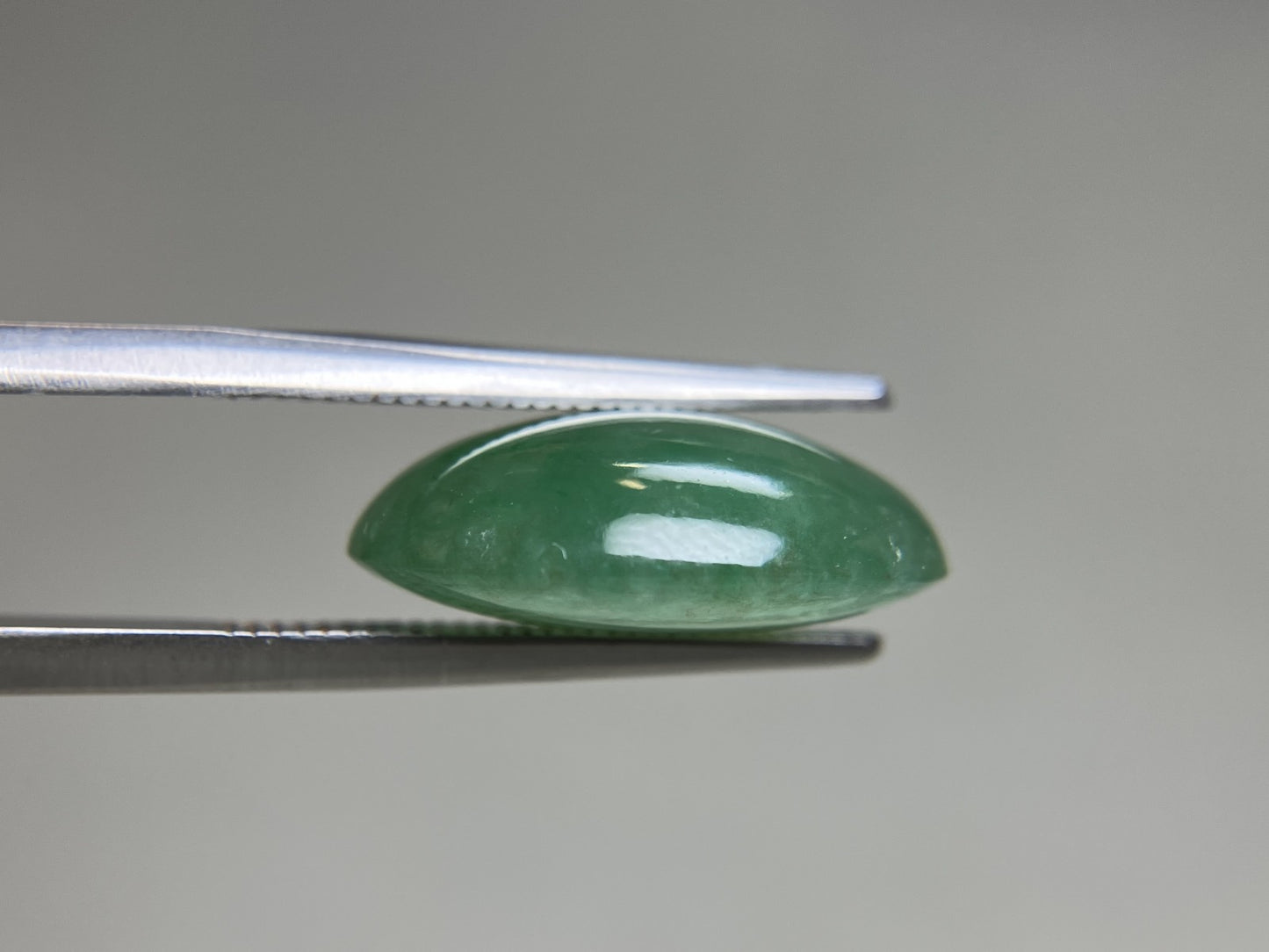 ヒスイ 翡翠 天然 11.848ct 宝石ソーティング付き 16.6㎜×13.4㎜×6.1㎜ ルース（ 裸石 ） 5703YY
