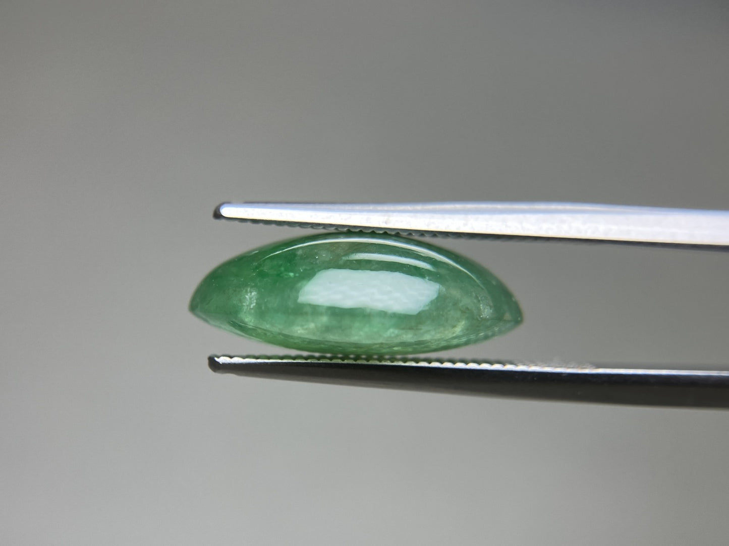 ヒスイ 翡翠 天然 11.848ct 宝石ソーティング付き 16.6㎜×13.4㎜×6.1㎜ ルース（ 裸石 ） 5703YY