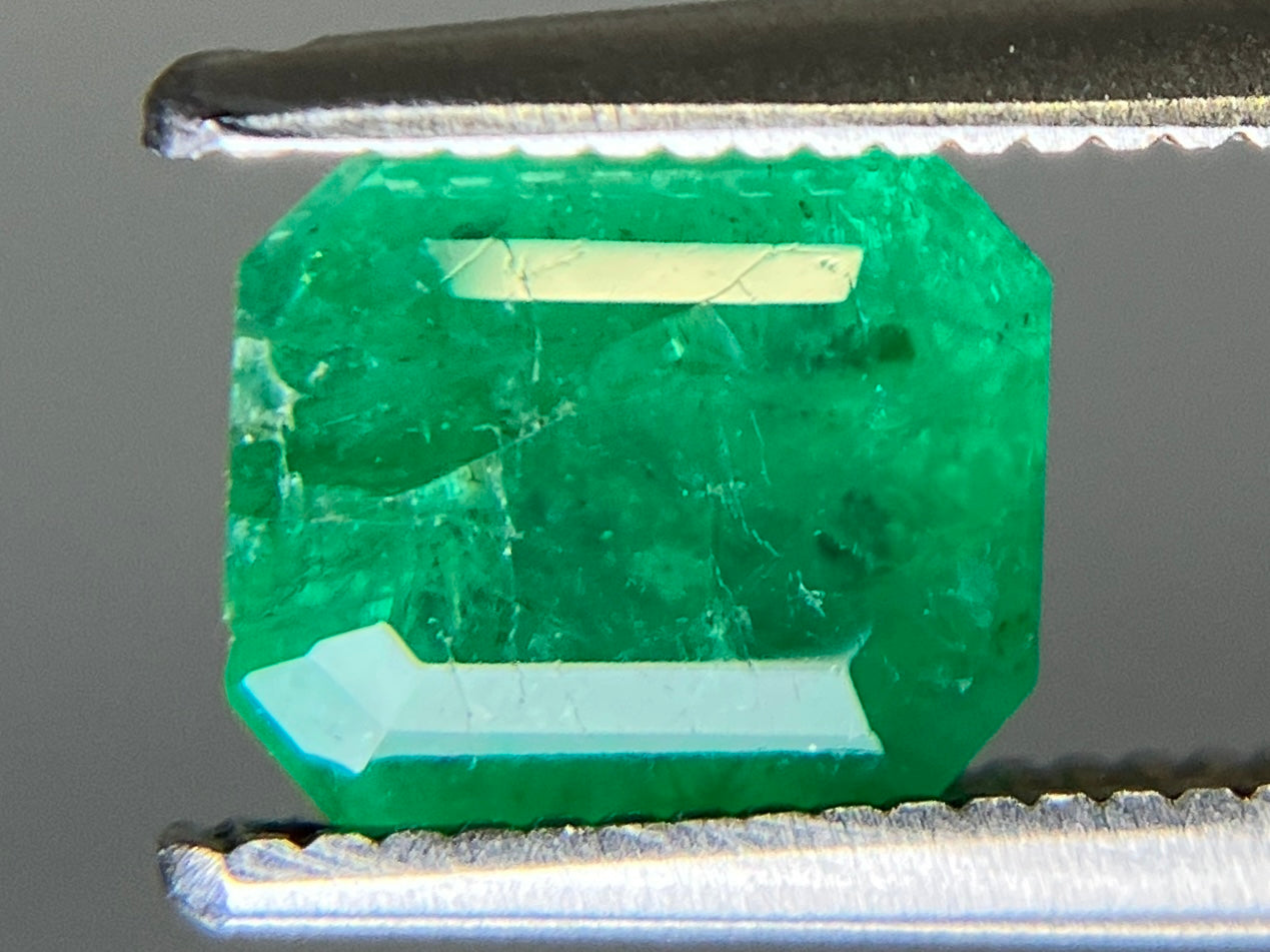 エメラルド 天然  1.171ct  宝石ソーティング付き  6.7㎜×5.7㎜×3.6㎜ ルース（ 裸石 ）  5935YY