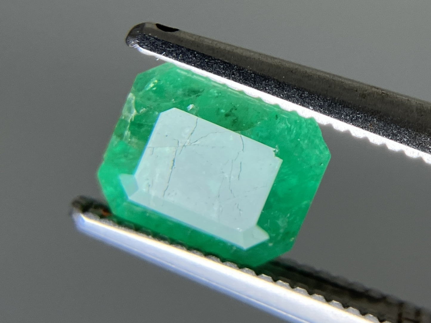 エメラルド 天然  1.171ct  宝石ソーティング付き  6.7㎜×5.7㎜×3.6㎜ ルース（ 裸石 ）  5935YY