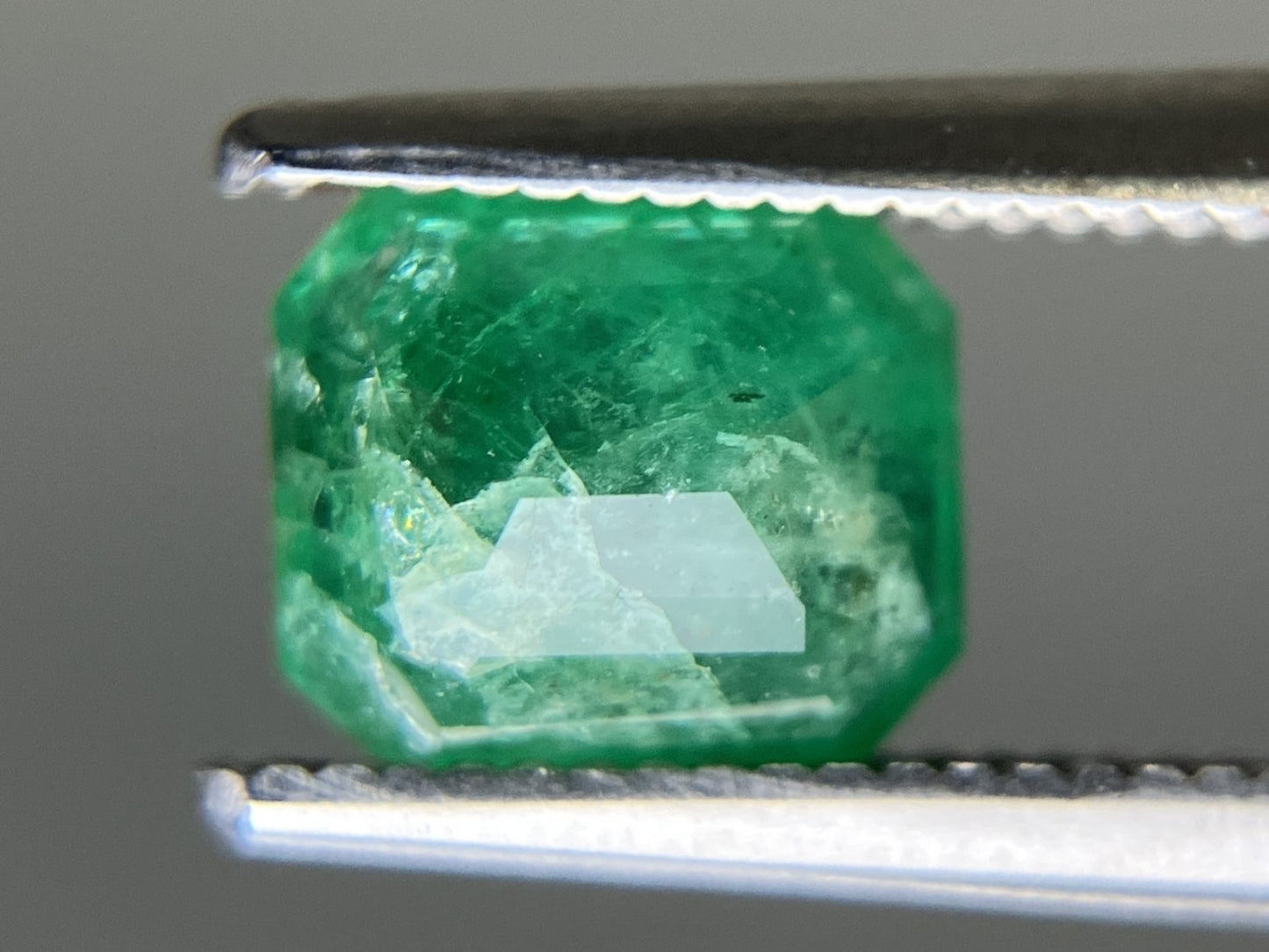 エメラルド 天然  1.171ct  宝石ソーティング付き  6.7㎜×5.7㎜×3.6㎜ ルース（ 裸石 ）  5935YY