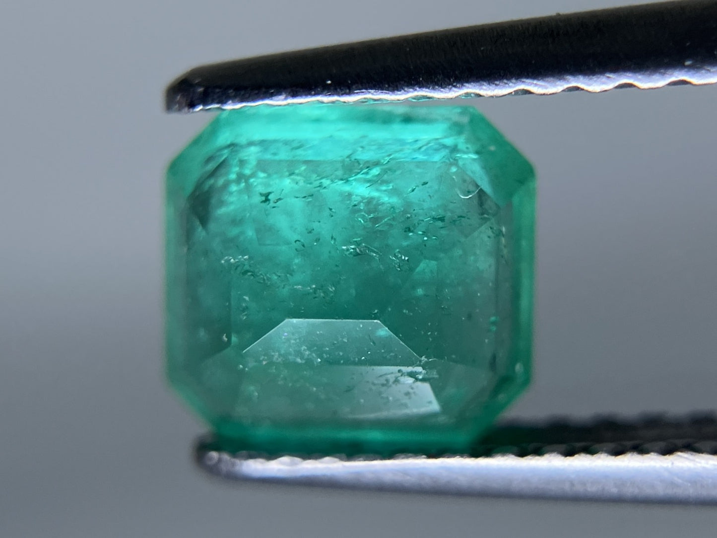 エメラルド 1.251ct 中央宝石ソーティング付き  6.81㎜×6.24㎜×4.04㎜  ルース（ 裸石 ） 3865YY