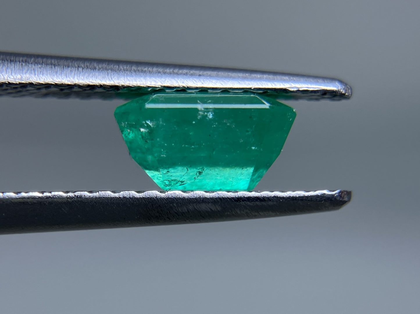 エメラルド 1.251ct 中央宝石ソーティング付き  6.81㎜×6.24㎜×4.04㎜  ルース（ 裸石 ） 3865YY