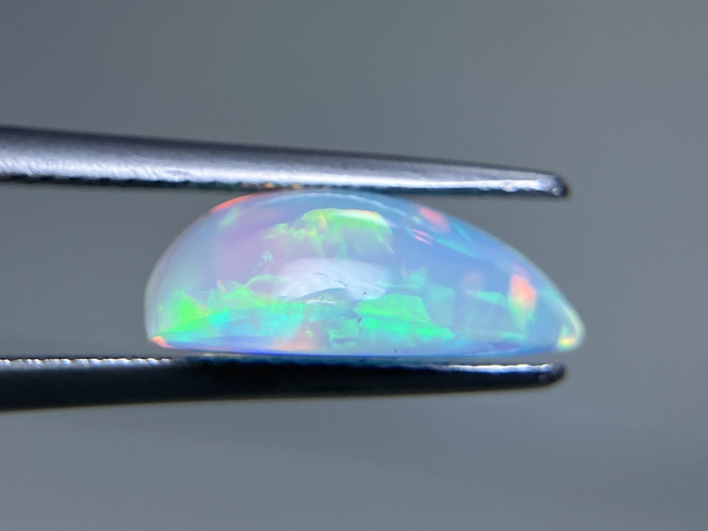 オパール 3.038ct 宝石ソーティング付き 13.6㎜×8.5㎜×5.3㎜ ルース（ 裸石 ） 3908YY