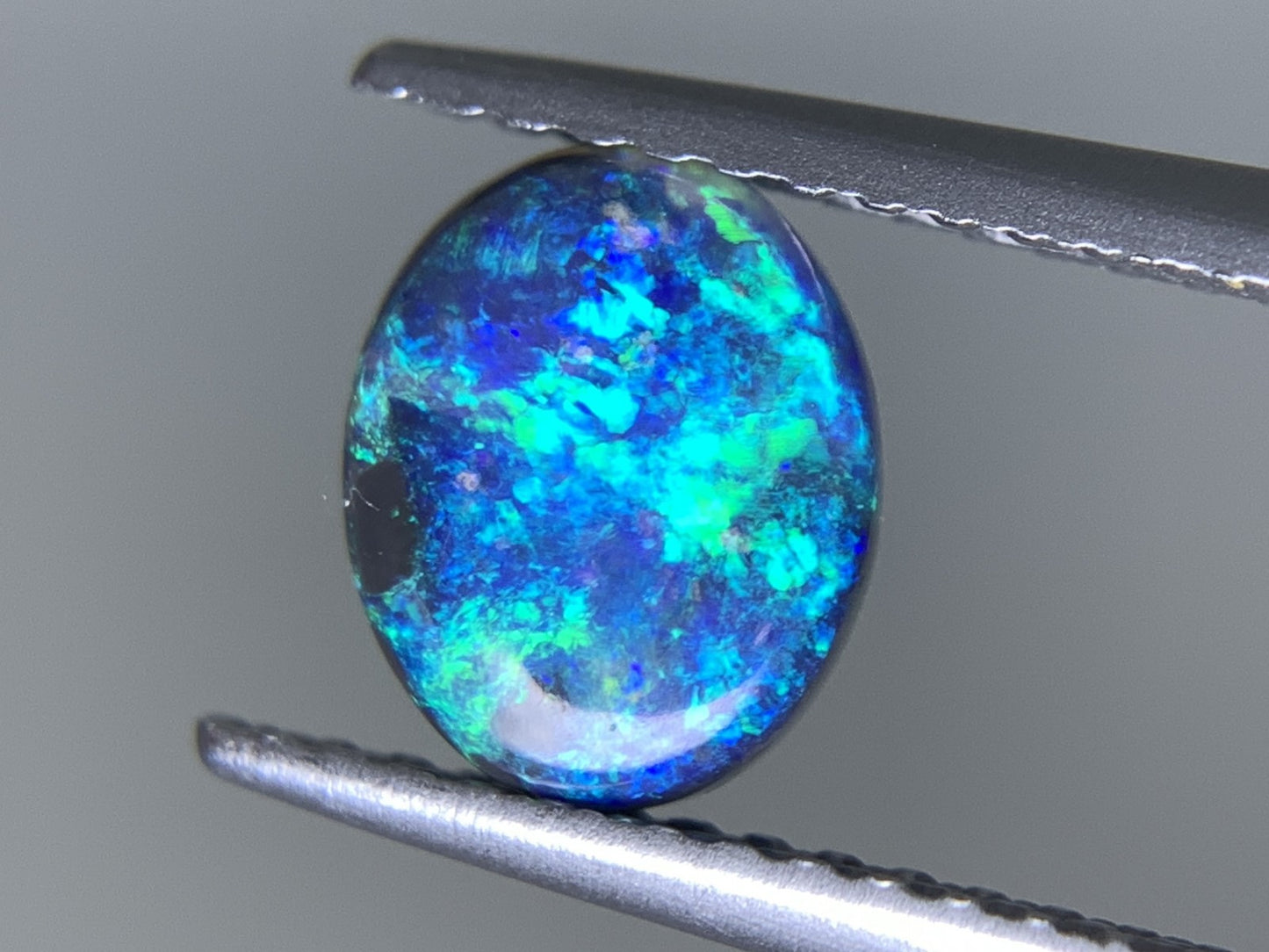 ブラックオパール 天然  0.795ct  宝石ソーティング付き  7.4㎜×6.1㎜×2.4㎜  ルース（ 裸石 ）  5557Y