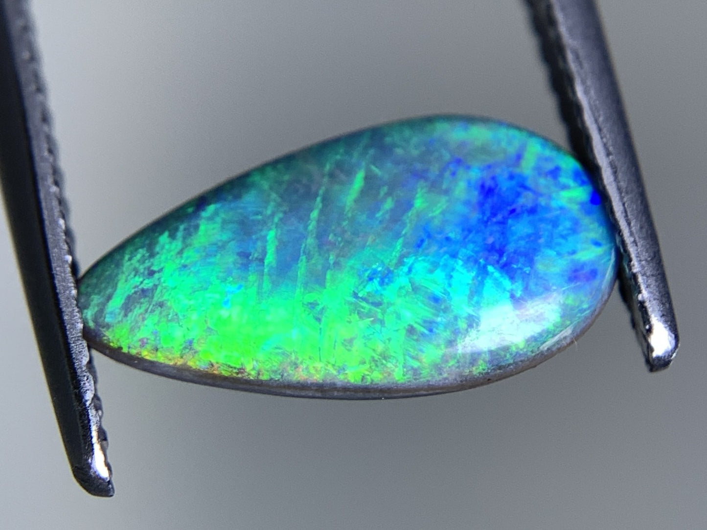 ブラックオパール 天然 2.004ct 中央宝石ソーティング付き 13.6㎜×7.4㎜×3.4㎜ ルース（ 裸石 ） 7147Y