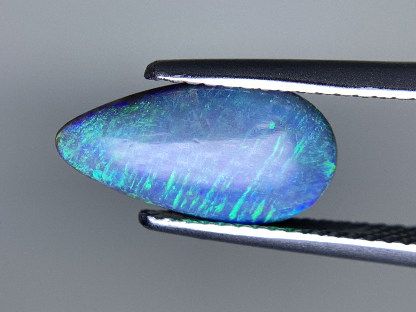 ブラックオパール 天然 2.004ct 中央宝石ソーティング付き 13.6㎜×7.4㎜×3.4㎜ ルース（ 裸石 ） 7147Y