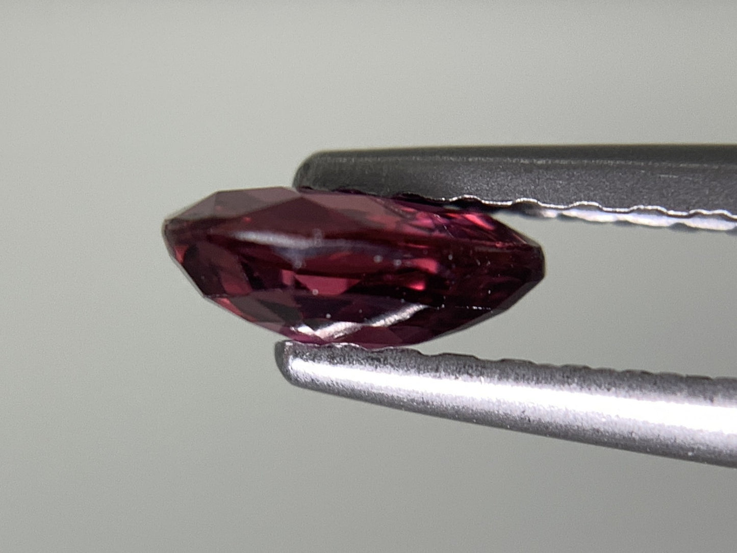 ルビー 0.515ct  宝石ソーティング付き  5.6㎜×4.6㎜×2.1㎜  天然 ルース（ 裸石 ） 4392Y