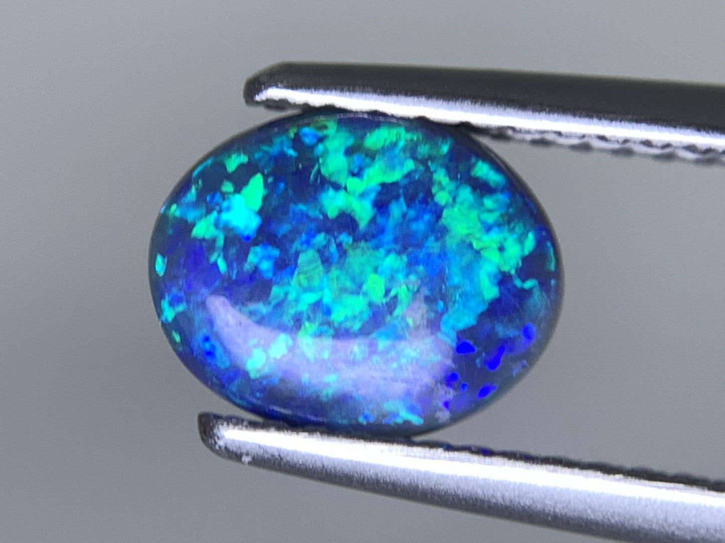 ブラックオパール 天然 1.121ct 中央宝石ソーティング付き 8.4㎜×6.8㎜×3.0㎜ ルース（ 裸石 ） 7132Y