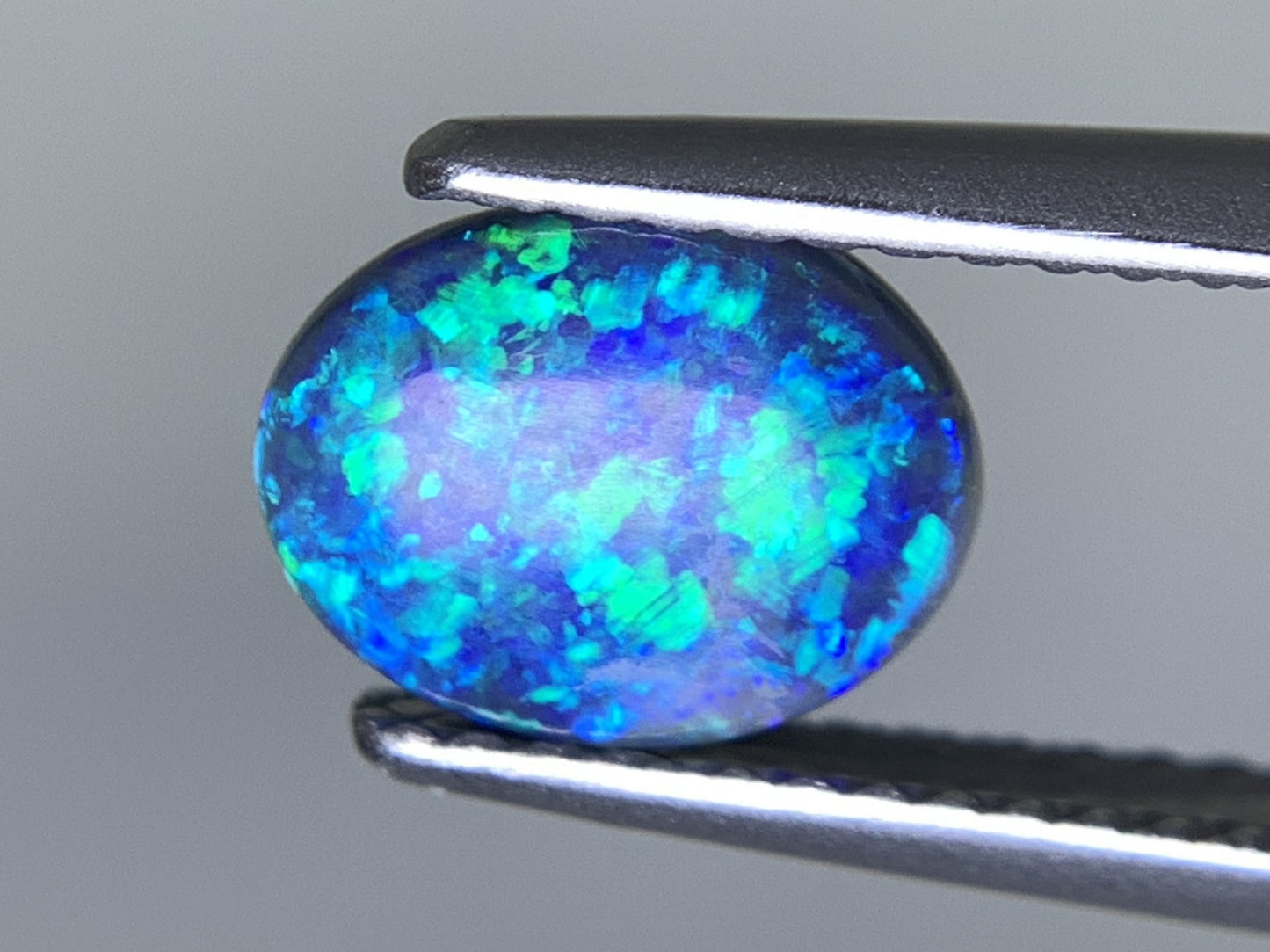 ブラックオパール 天然 1.121ct 中央宝石ソーティング付き 8.4㎜×6.8㎜×3.0㎜ ルース（ 裸石 ） 7132Y