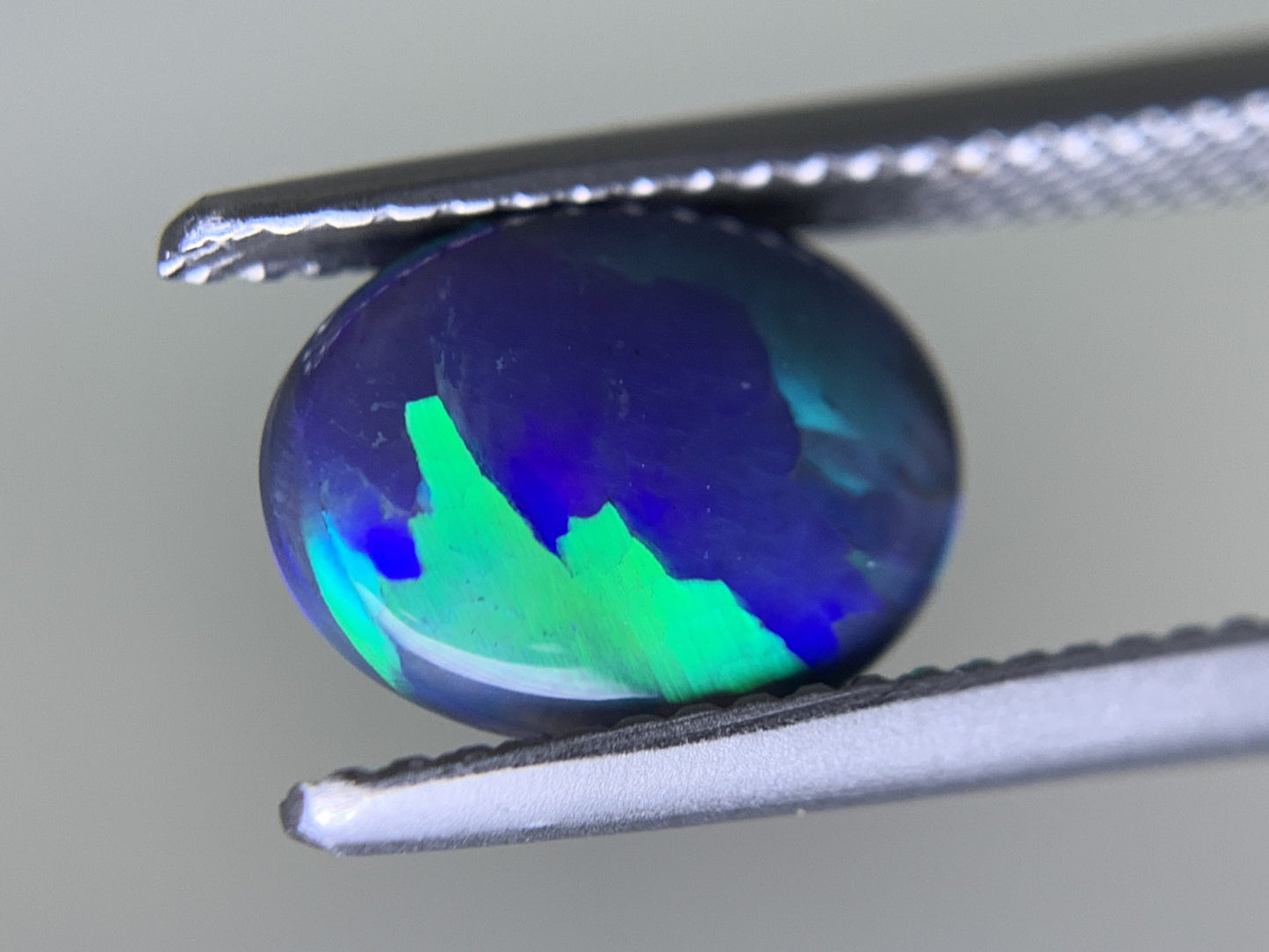 ブラックオパール 1.719ct  中央宝石ソーティング付き  10.0㎜×7.7㎜×3.3㎜  ルース（ 裸石 ） 4064Y