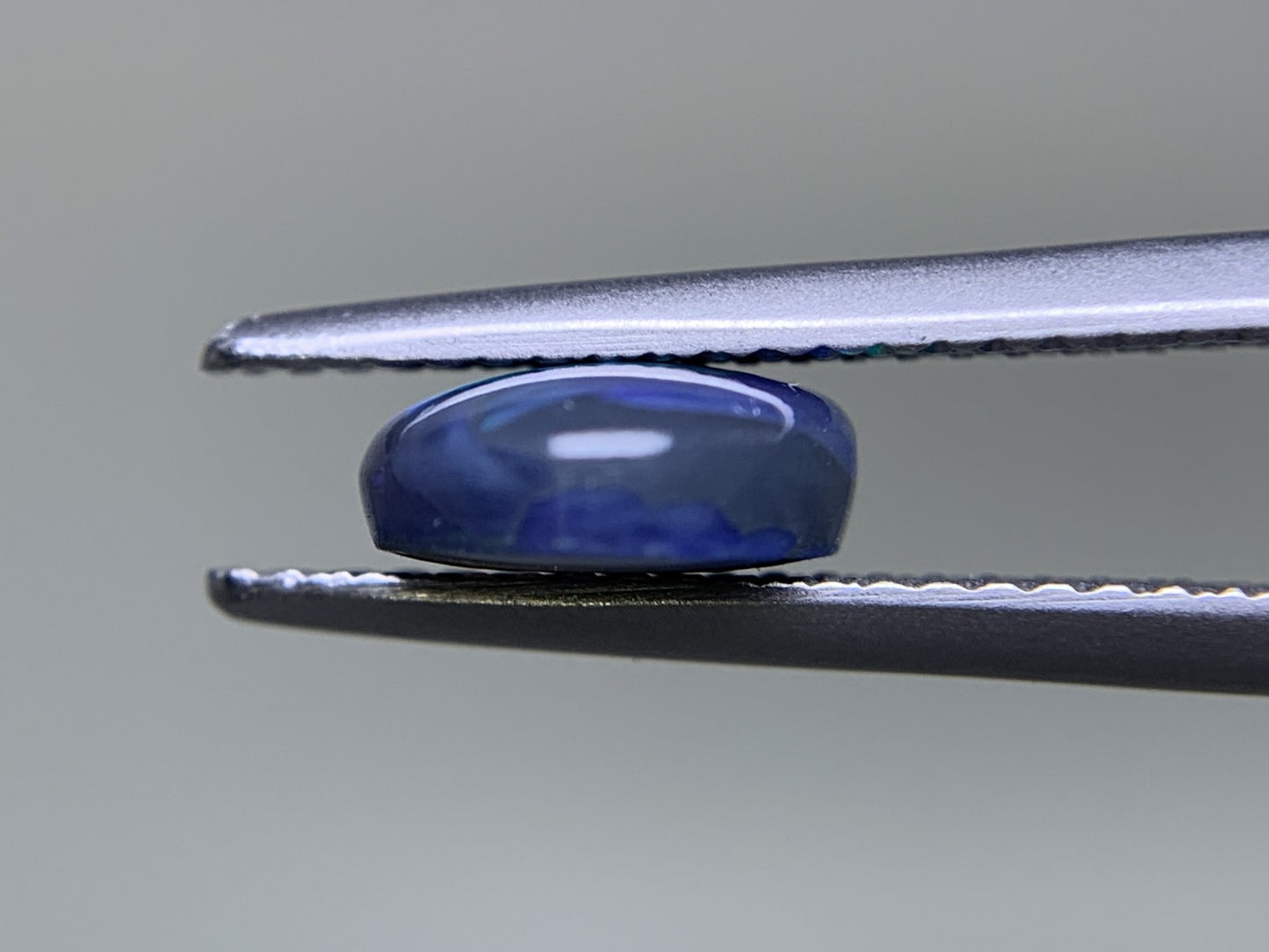 ブラックオパール 1.719ct  中央宝石ソーティング付き  10.0㎜×7.7㎜×3.3㎜  ルース（ 裸石 ） 4064Y