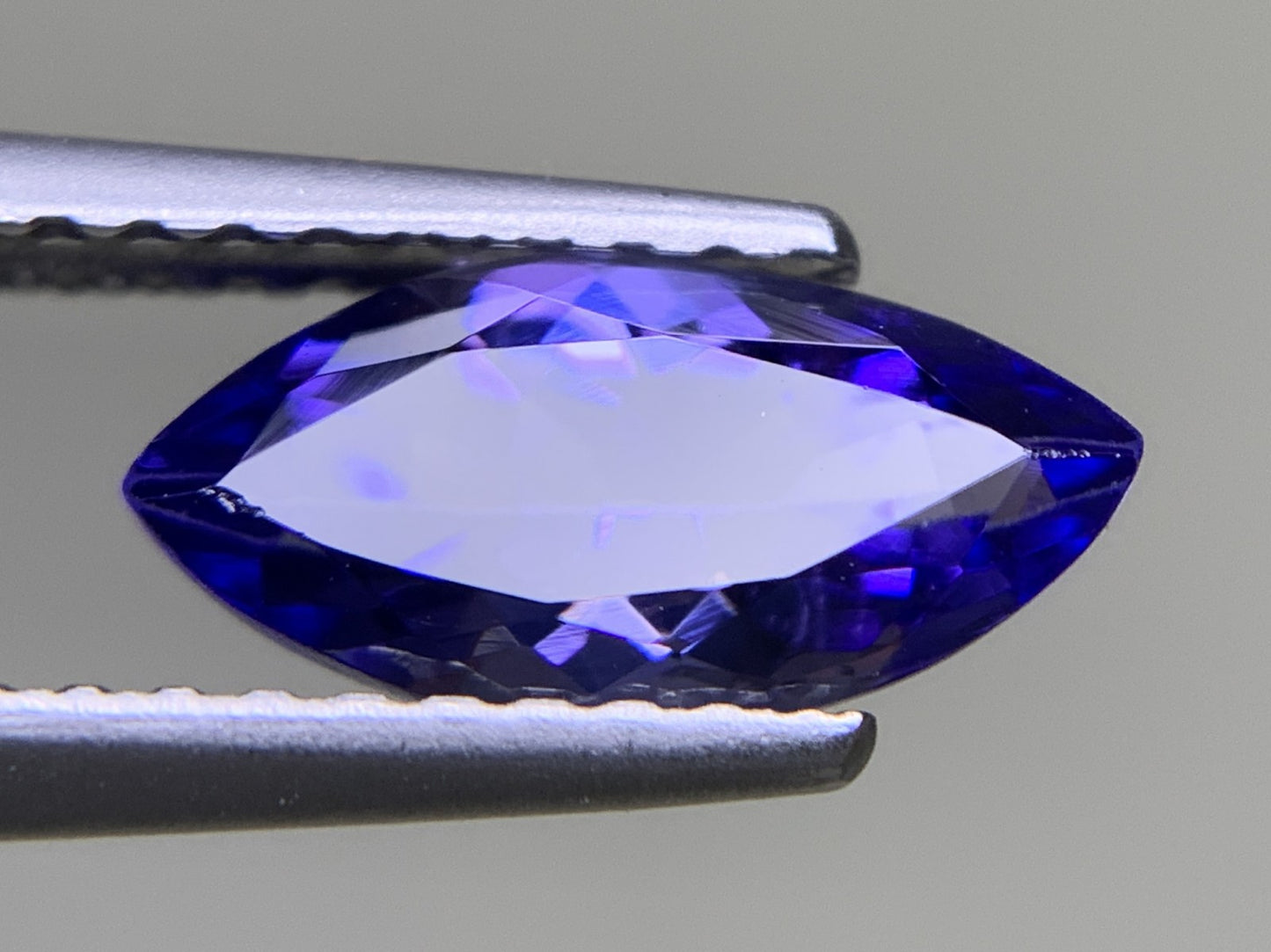 タンザナイト 天然 1.123ct 宝石ソーティング付き 9.7㎜×4.9㎜×3.5㎜ ルース（ 裸石 ） 6557Y