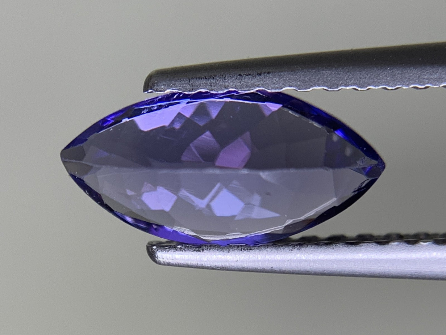 タンザナイト 天然 1.123ct 宝石ソーティング付き 9.7㎜×4.9㎜×3.5㎜ ルース（ 裸石 ） 6557Y