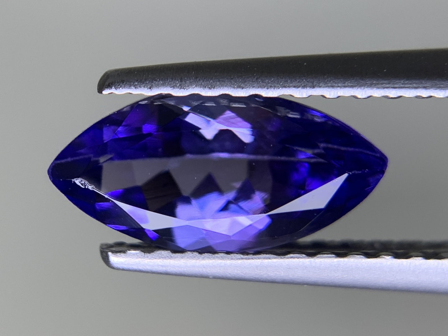 タンザナイト 天然 1.123ct 宝石ソーティング付き 9.7㎜×4.9㎜×3.5㎜ ルース（ 裸石 ） 6557Y