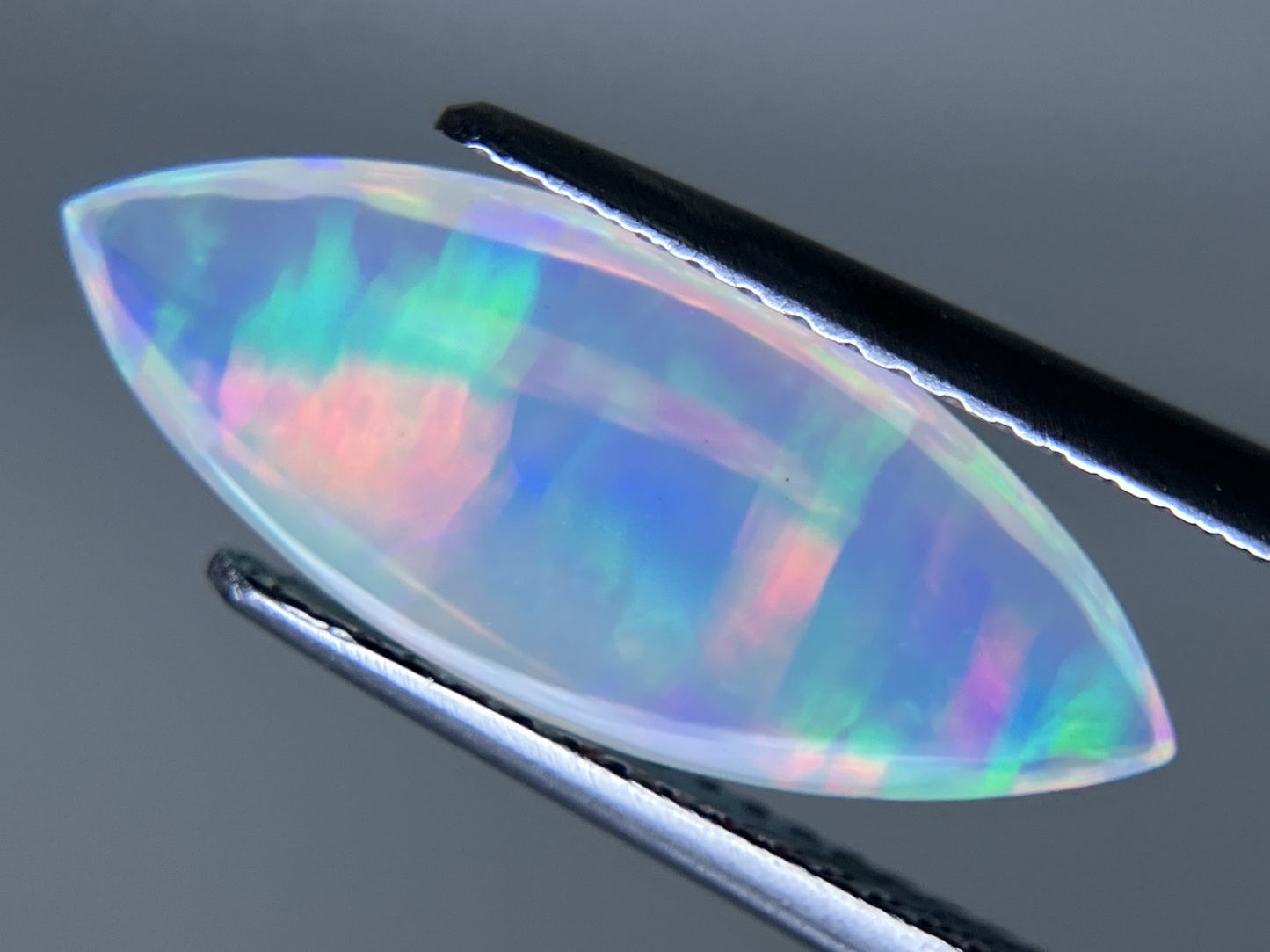 オパール 2.325ct 宝石ソーティング付き  18.5㎜×7.5㎜×3.8㎜  ルース（ 裸石 ） 3966YY