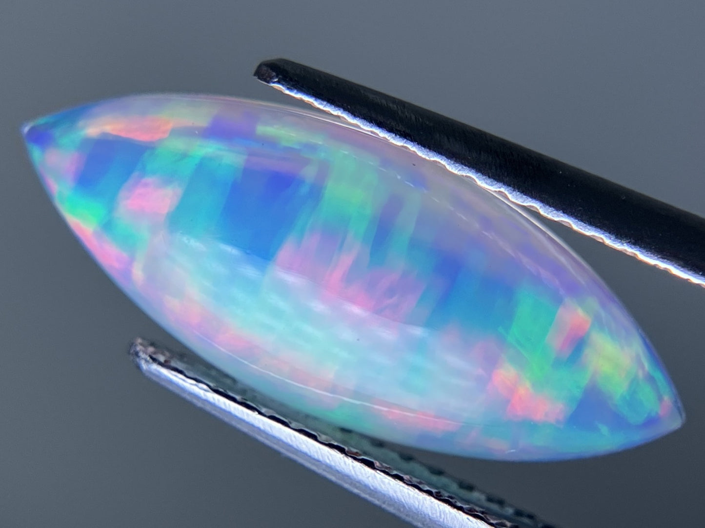 オパール 2.325ct 宝石ソーティング付き  18.5㎜×7.5㎜×3.8㎜  ルース（ 裸石 ） 3966YY