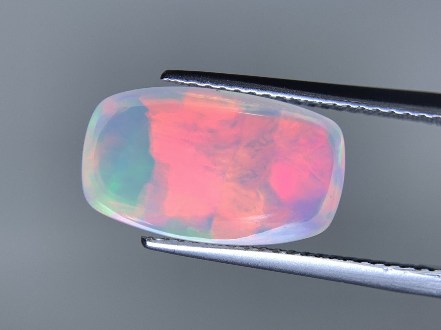 オパール 3.849ct  宝石ソーティング付き  15.2㎜×9.1㎜×5.2㎜  天然 ルース（ 裸石 ） 4576Y