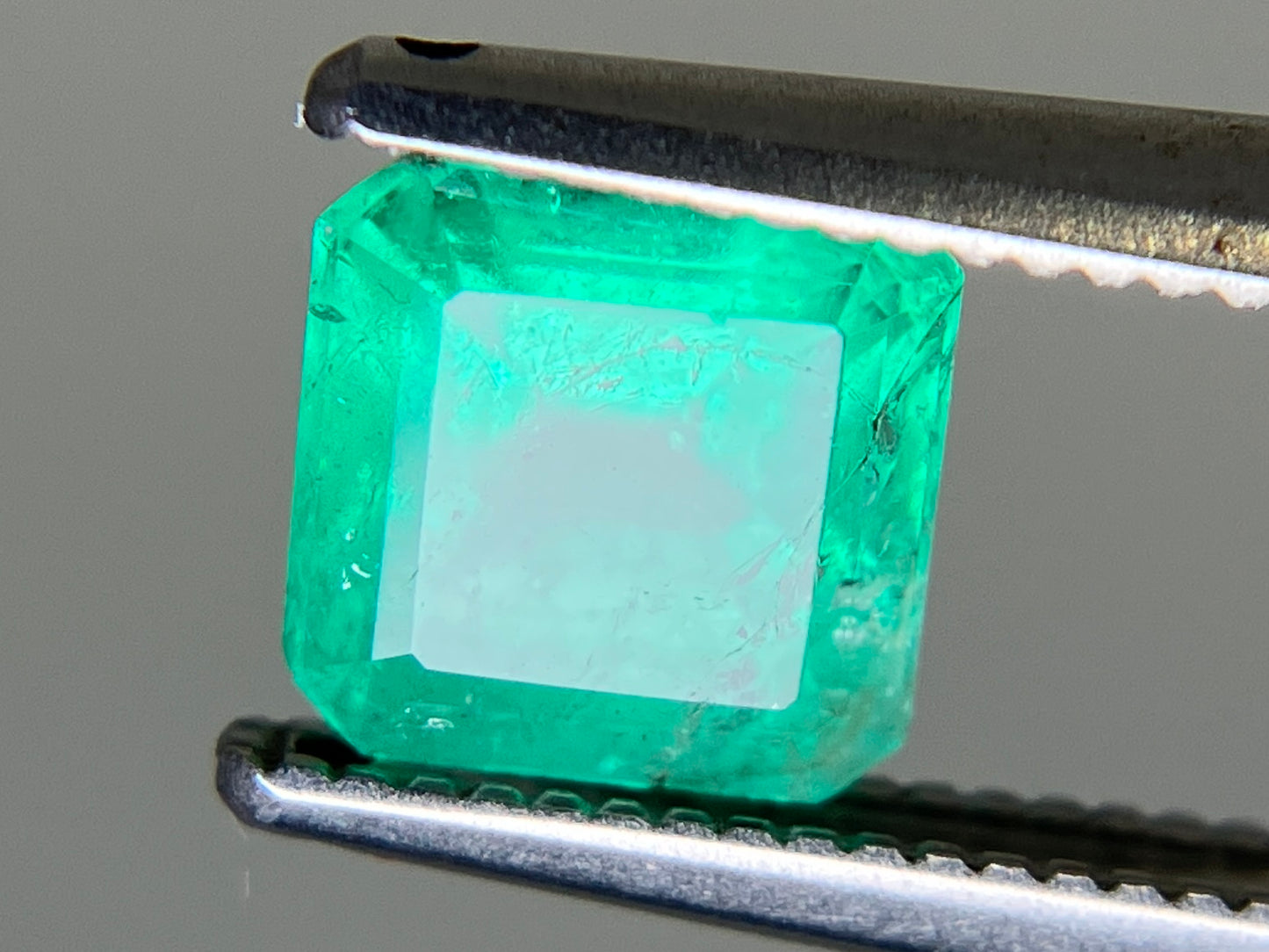 エメラルド 天然  1.126ct  宝石ソーティング付き  5.9㎜×5.9㎜×4.4㎜ ルース（ 裸石 ）  5987YY