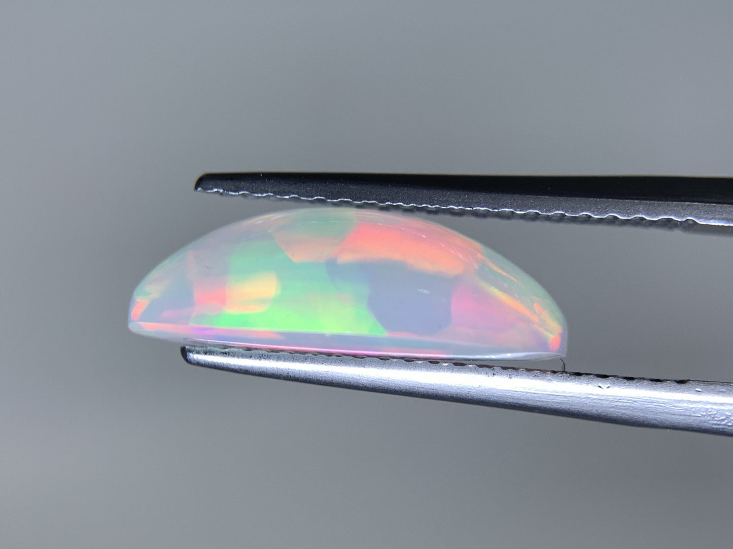 オパール 3.849ct  宝石ソーティング付き  15.2㎜×9.1㎜×5.2㎜  天然 ルース（ 裸石 ） 4576Y