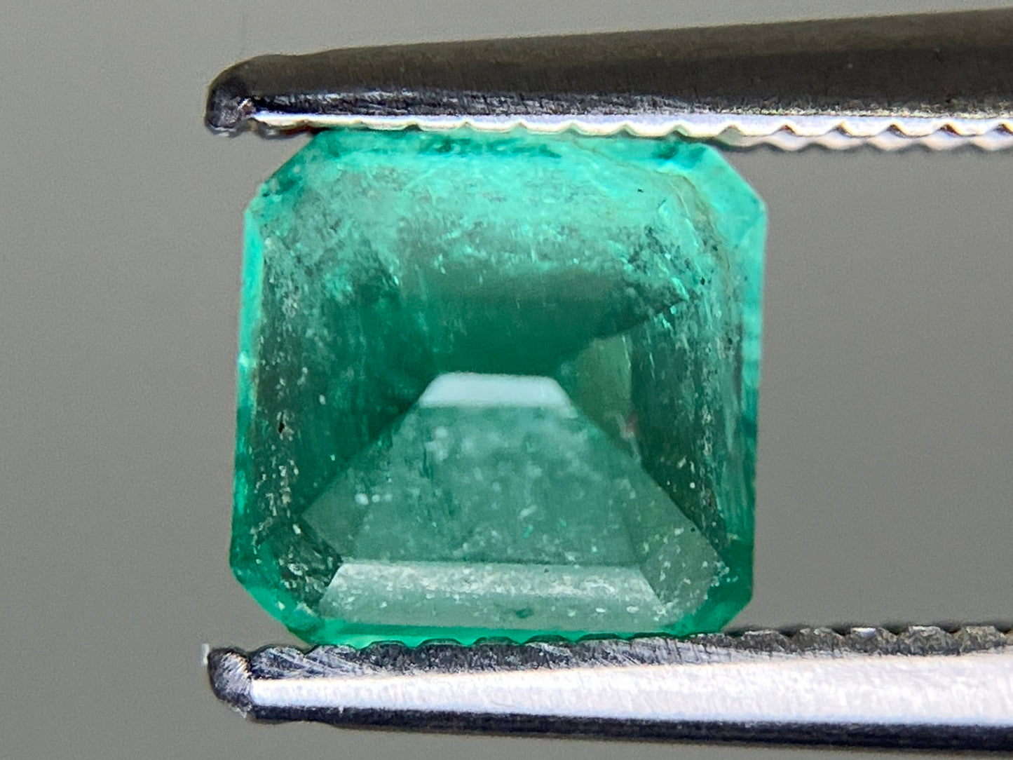 エメラルド 天然  1.126ct  宝石ソーティング付き  5.9㎜×5.9㎜×4.4㎜ ルース（ 裸石 ）  5987YY