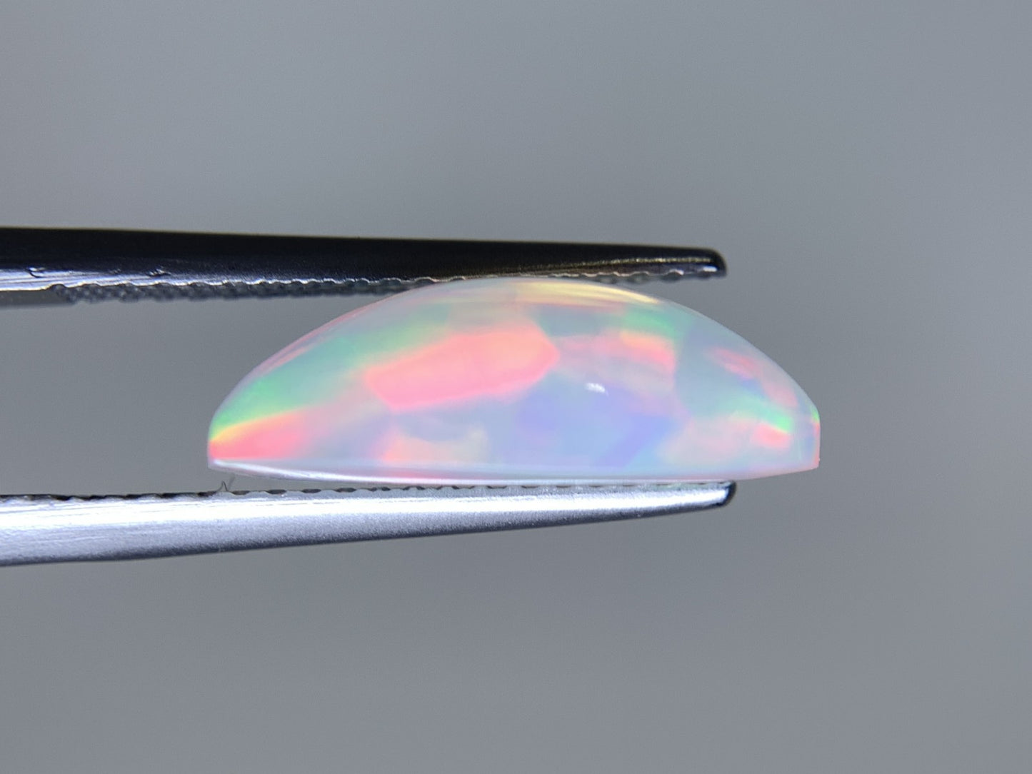 オパール 3.849ct  宝石ソーティング付き  15.2㎜×9.1㎜×5.2㎜  天然 ルース（ 裸石 ） 4576Y