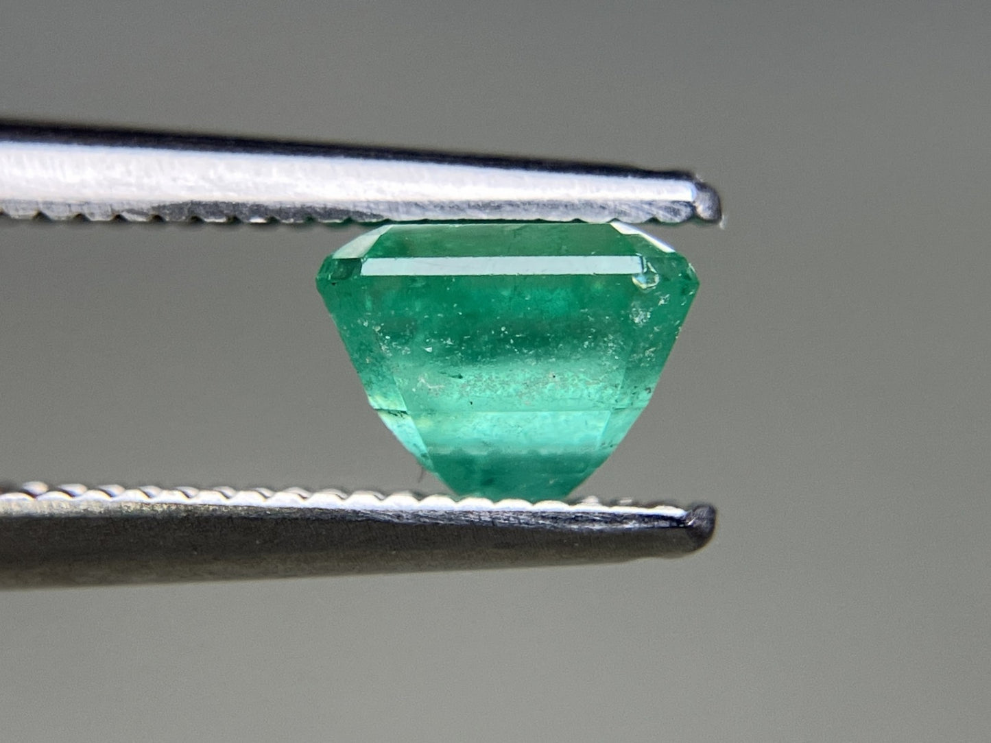 エメラルド 天然  1.126ct  宝石ソーティング付き  5.9㎜×5.9㎜×4.4㎜ ルース（ 裸石 ）  5987YY