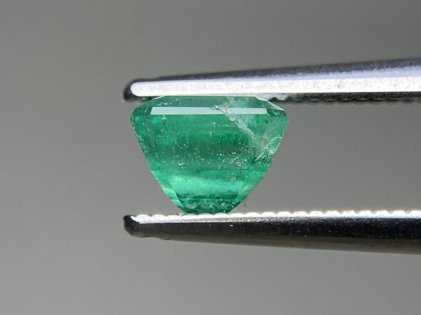 エメラルド 天然  1.126ct  宝石ソーティング付き  5.9㎜×5.9㎜×4.4㎜ ルース（ 裸石 ）  5987YY