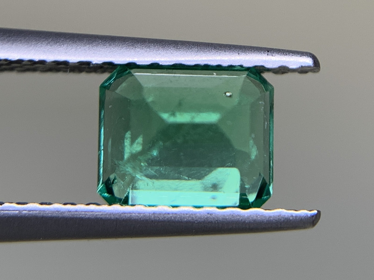 エメラルド  1.212ct  中央宝石ソーティング付き  6.55㎜×5.59㎜×4.55㎜  ルース（ 裸石 ） 3264Y