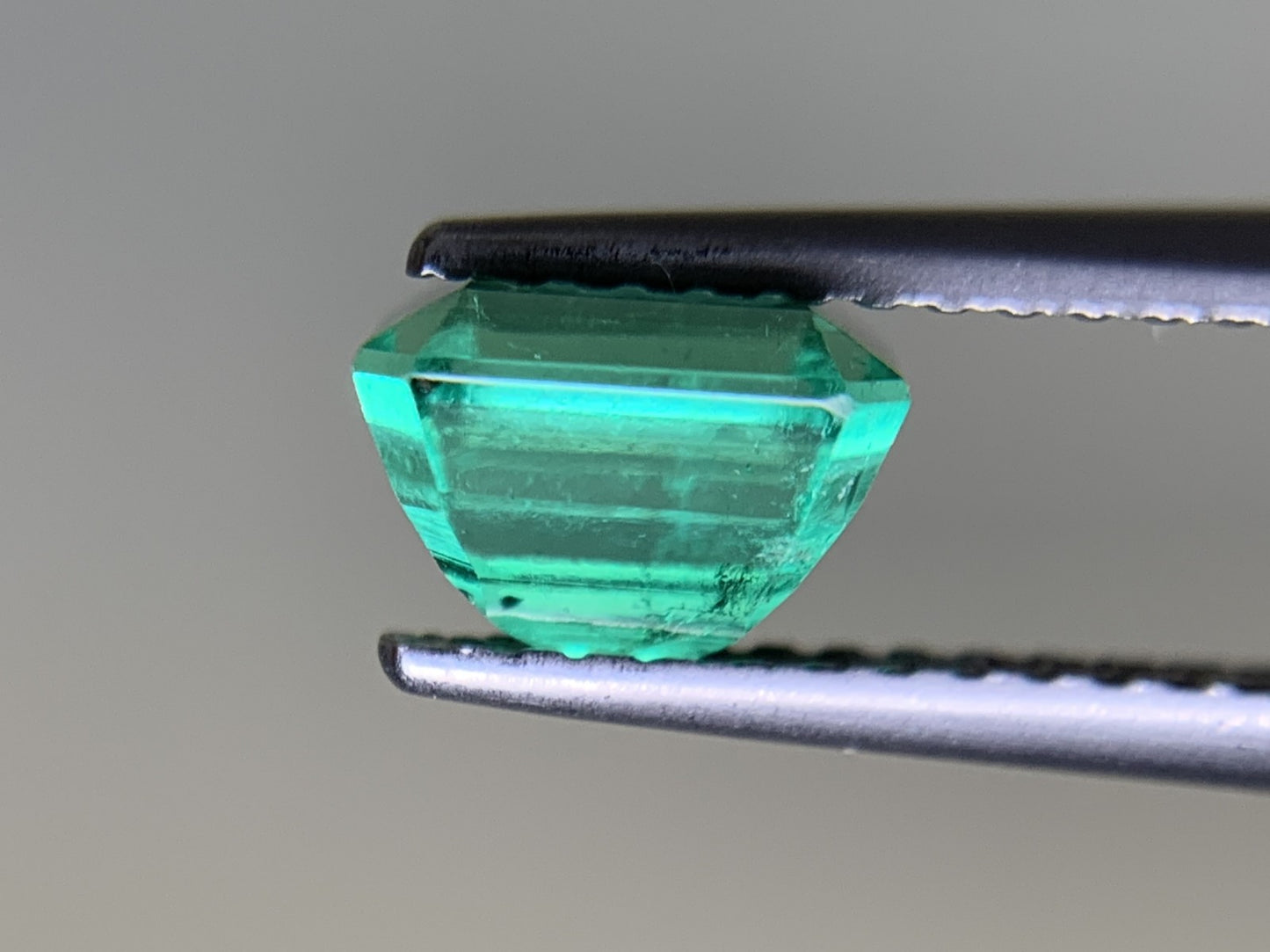 エメラルド  1.212ct  中央宝石ソーティング付き  6.55㎜×5.59㎜×4.55㎜  ルース（ 裸石 ） 3264Y