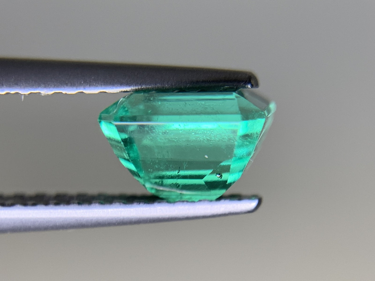 エメラルド  1.212ct  中央宝石ソーティング付き  6.55㎜×5.59㎜×4.55㎜  ルース（ 裸石 ） 3264Y