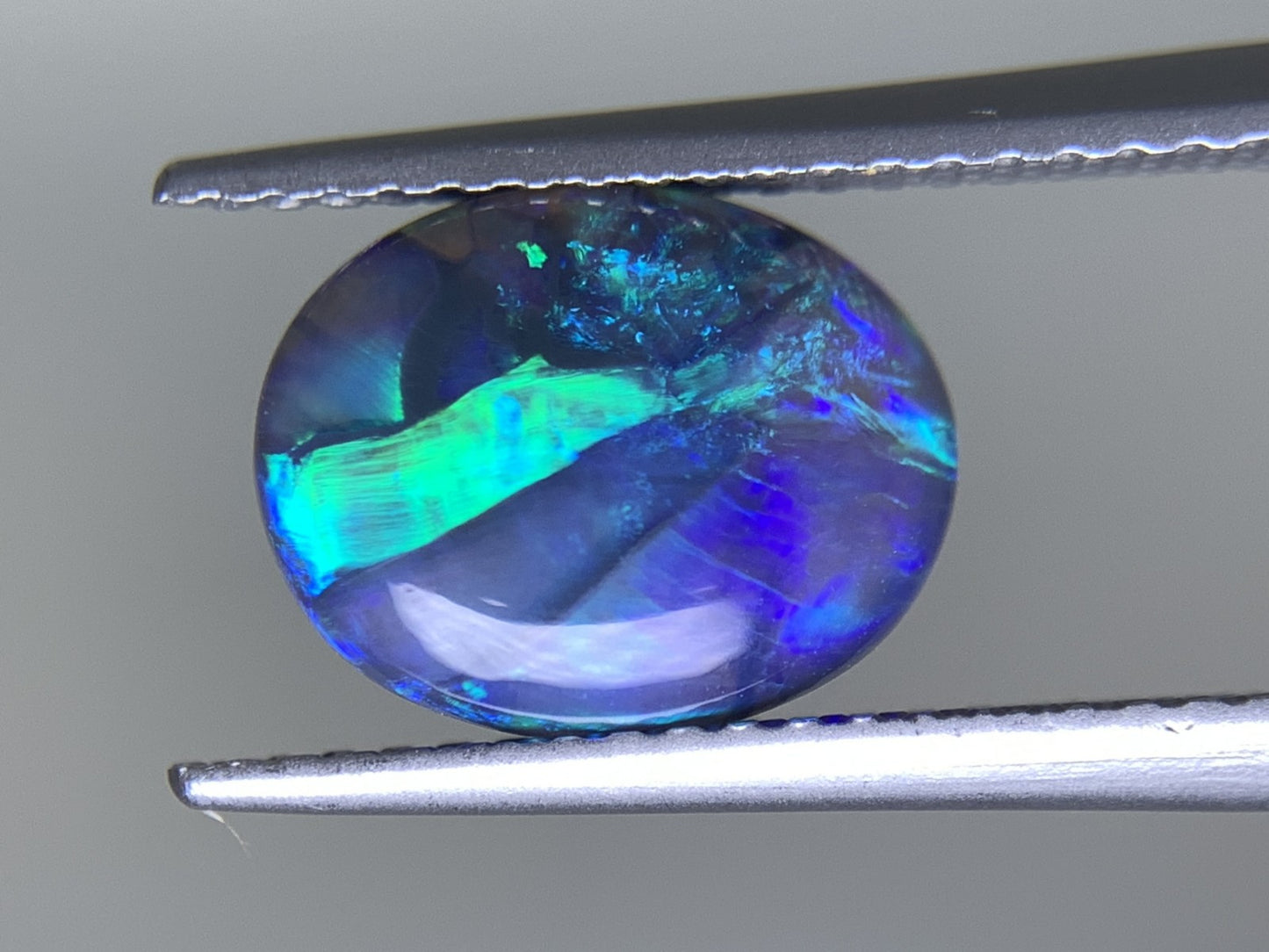 ブラックオパール 天然  2.250ct  宝石ソーティング付き  10.2㎜×8.0㎜×4.2㎜ ルース（ 裸石 ）  5586Y