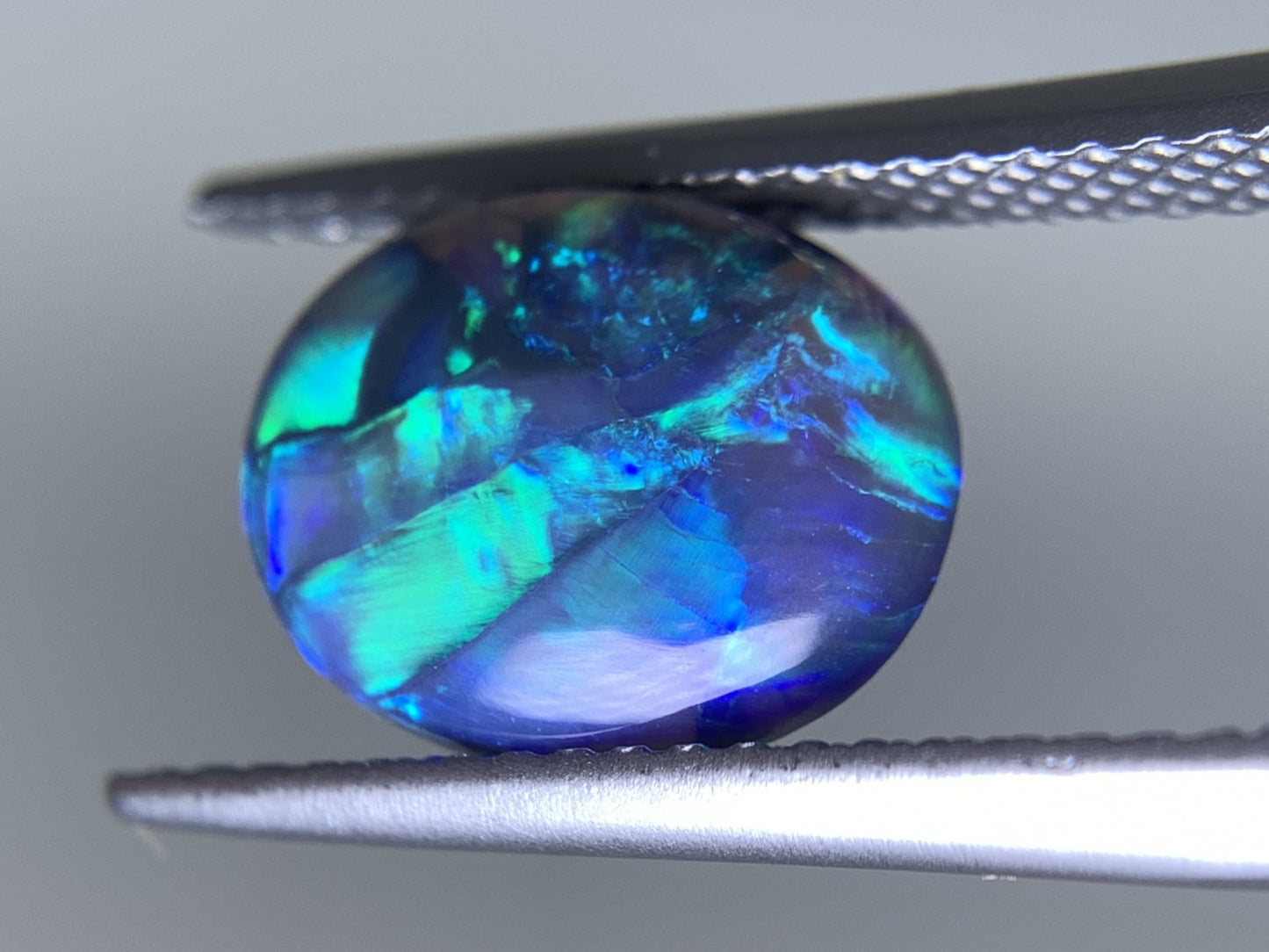 ブラックオパール 天然  2.250ct  宝石ソーティング付き  10.2㎜×8.0㎜×4.2㎜ ルース（ 裸石 ）  5586Y